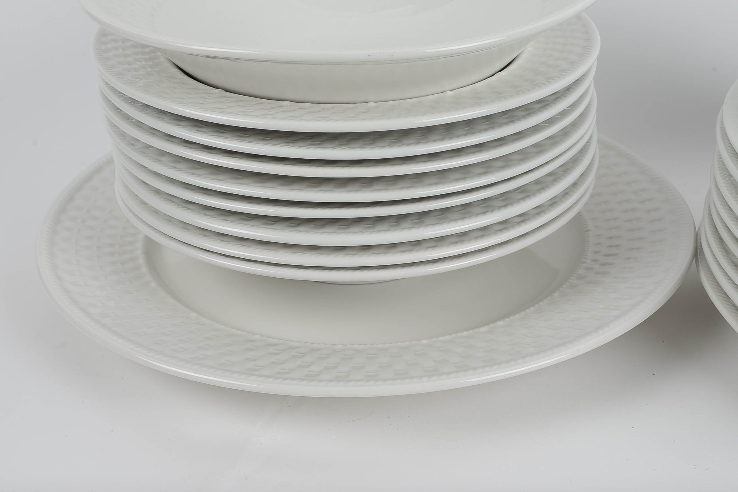 Linens N' Things Basket Weave Glazed White Dinnwerware