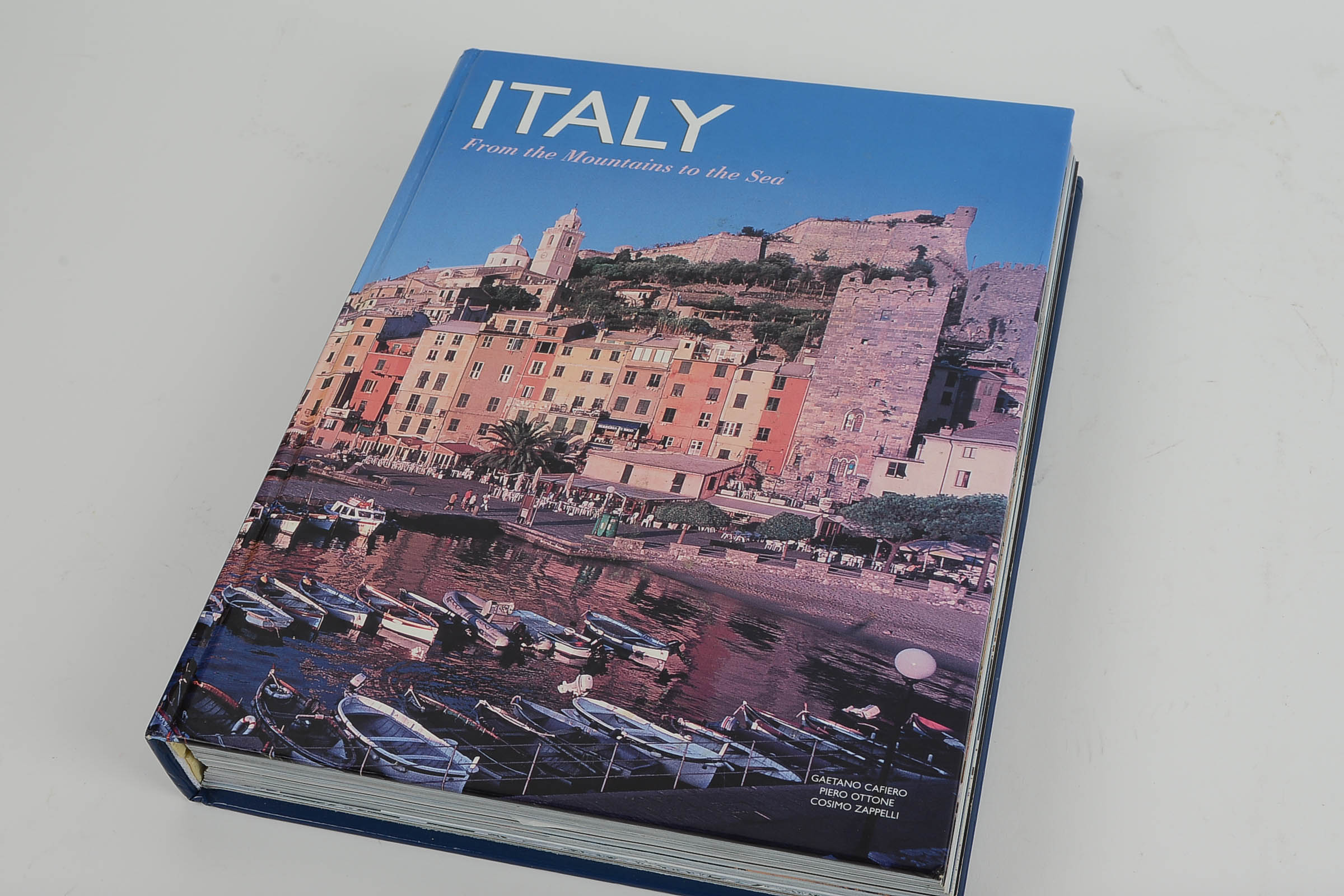 Set of Two Coffee Table Books: "Italy" and "Leonardo da Vinci"