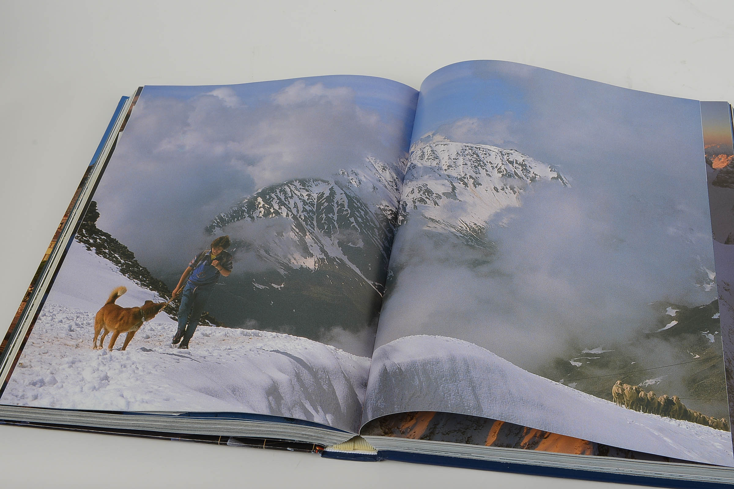 Set of Two Coffee Table Books: "Italy" and "Leonardo da Vinci"