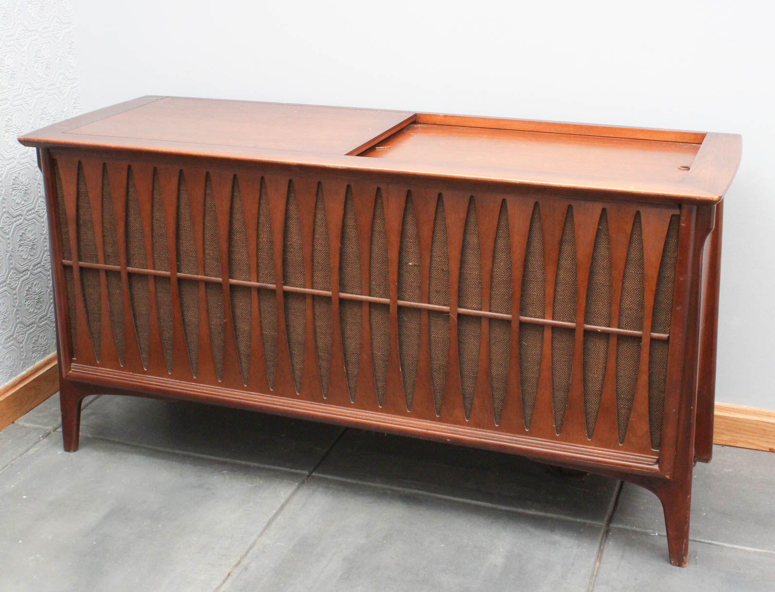 Mid Century Modern RCA Victor Victrola Stereo Console