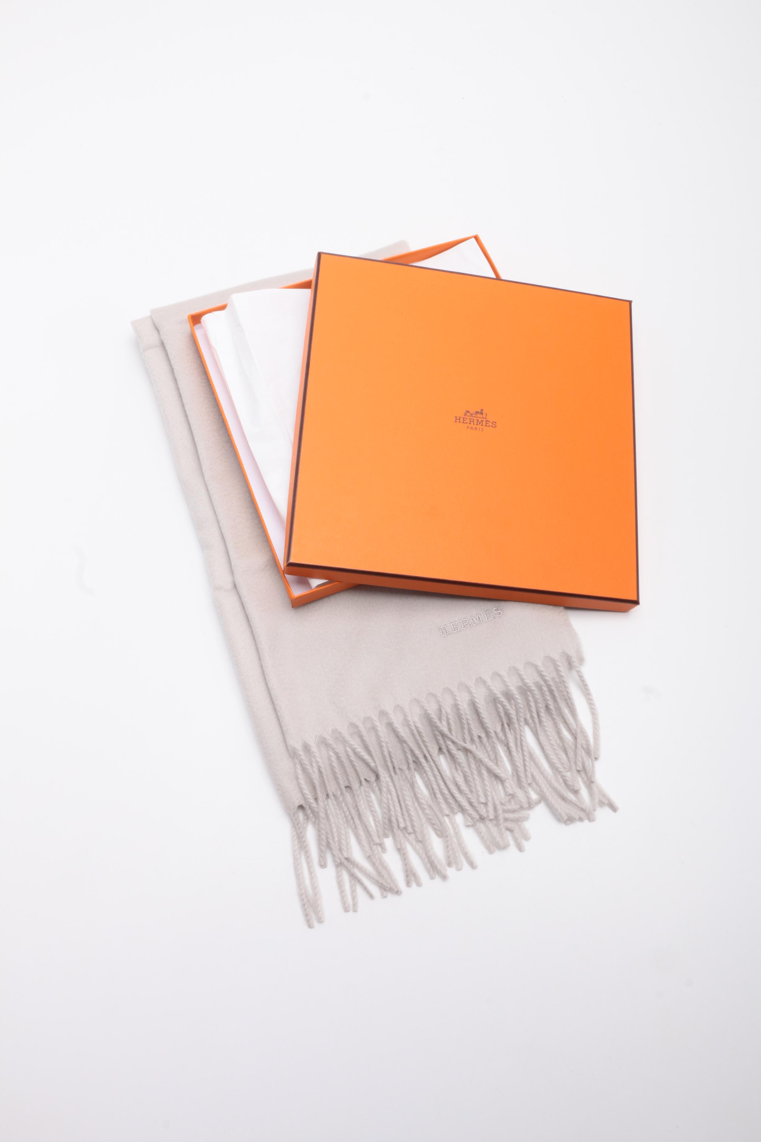 Hermès Cashmere Unie Brodee Muffler