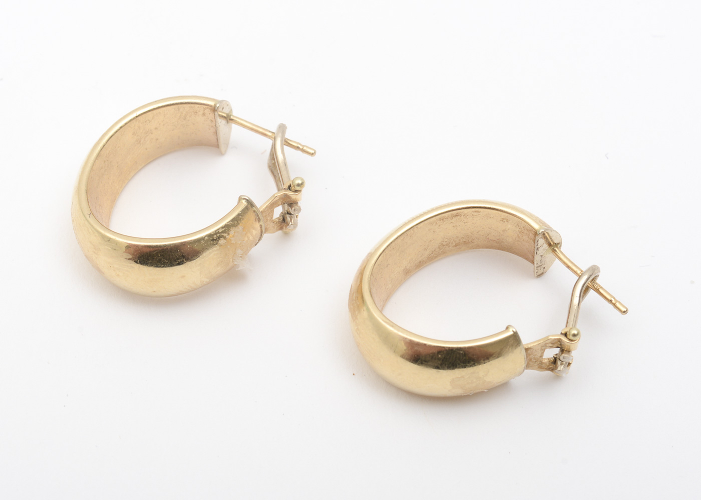 14K Yellow Gold Oval Hoop Earrings