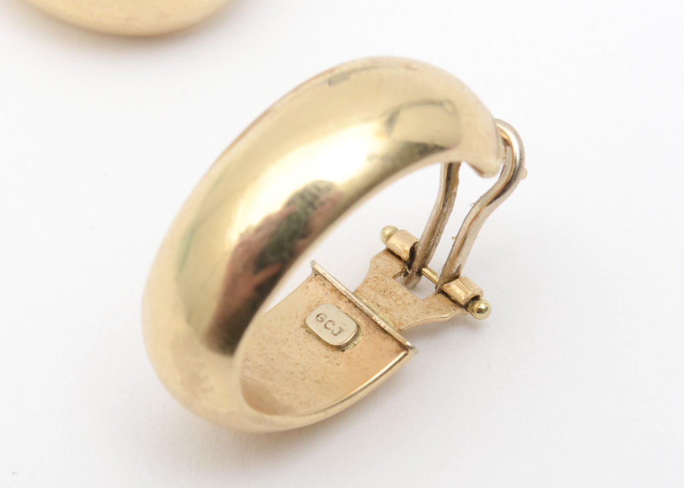 14K Yellow Gold Oval Hoop Earrings