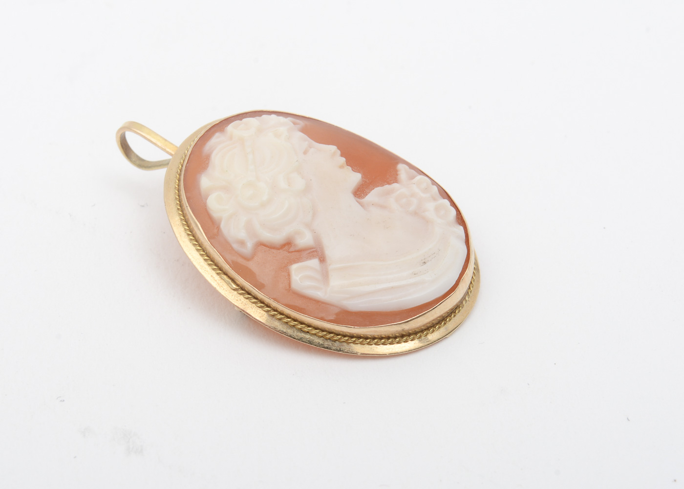 Vintage 14K Yellow Gold and Carved Shell Cameo Pendant Brooch
