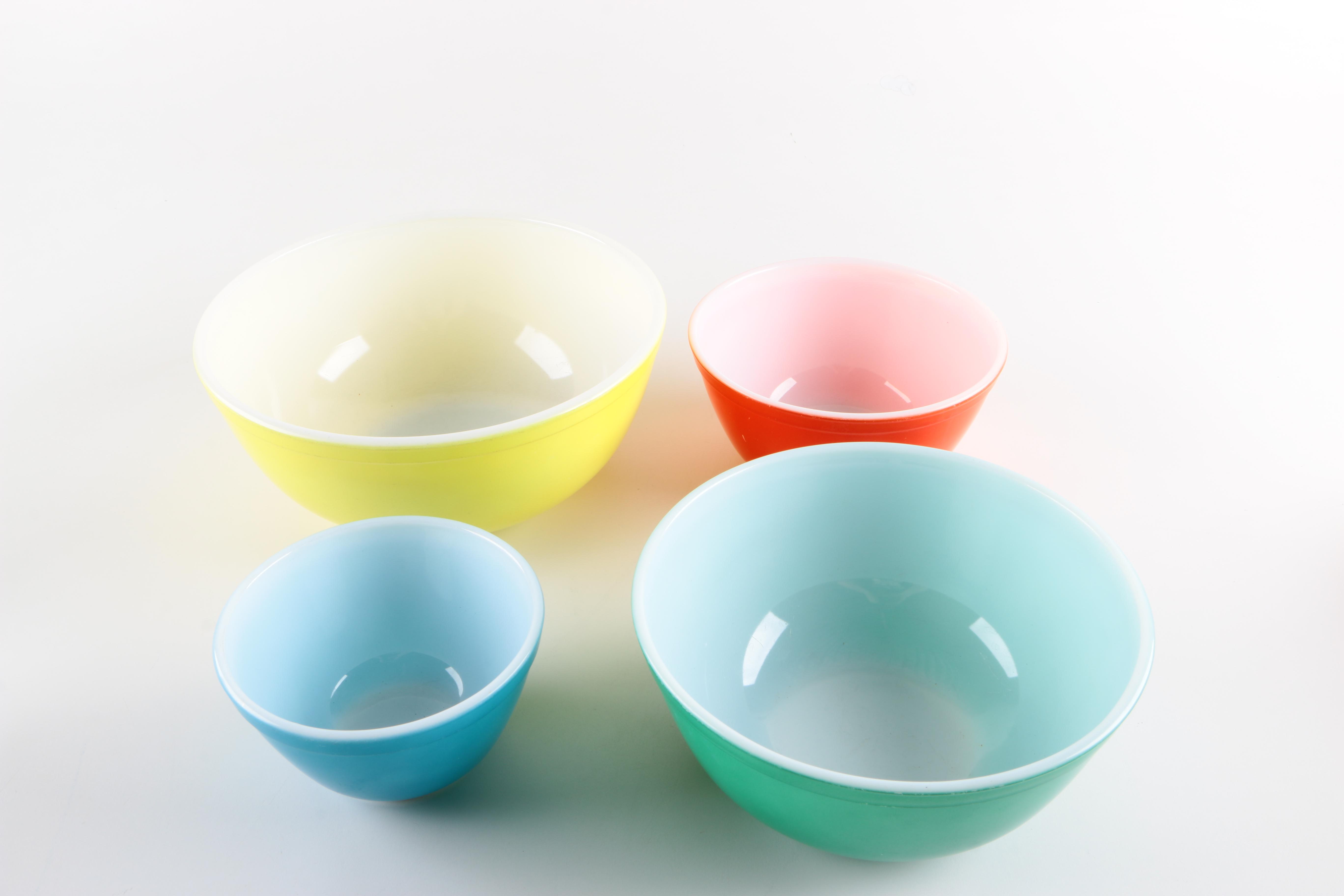 Mid-Century Pyrex Mixing Bowl Set and Pyrex Refrigerator Set