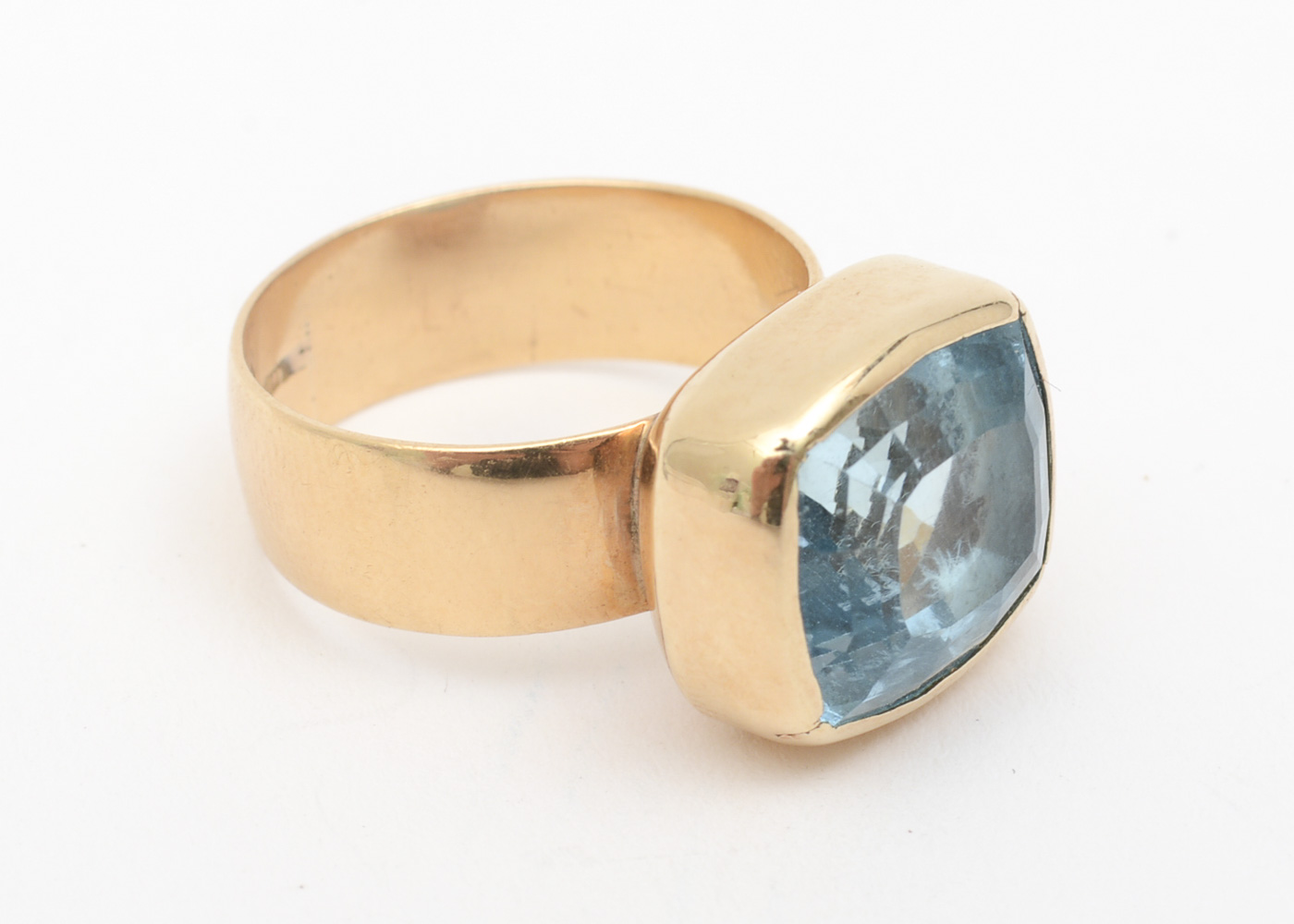 18K Yellow Gold and 8.25 CTS Blue Topaz Solitaire Ring