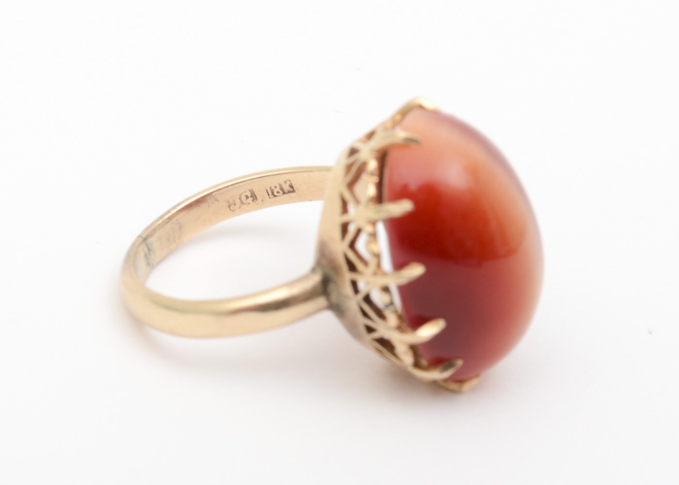 18K Yellow Gold and Red Cat's Eye Quartz Cocktail Ring