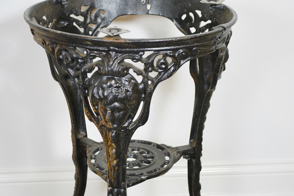 Early 20th Century English Cast Iron Pub Table