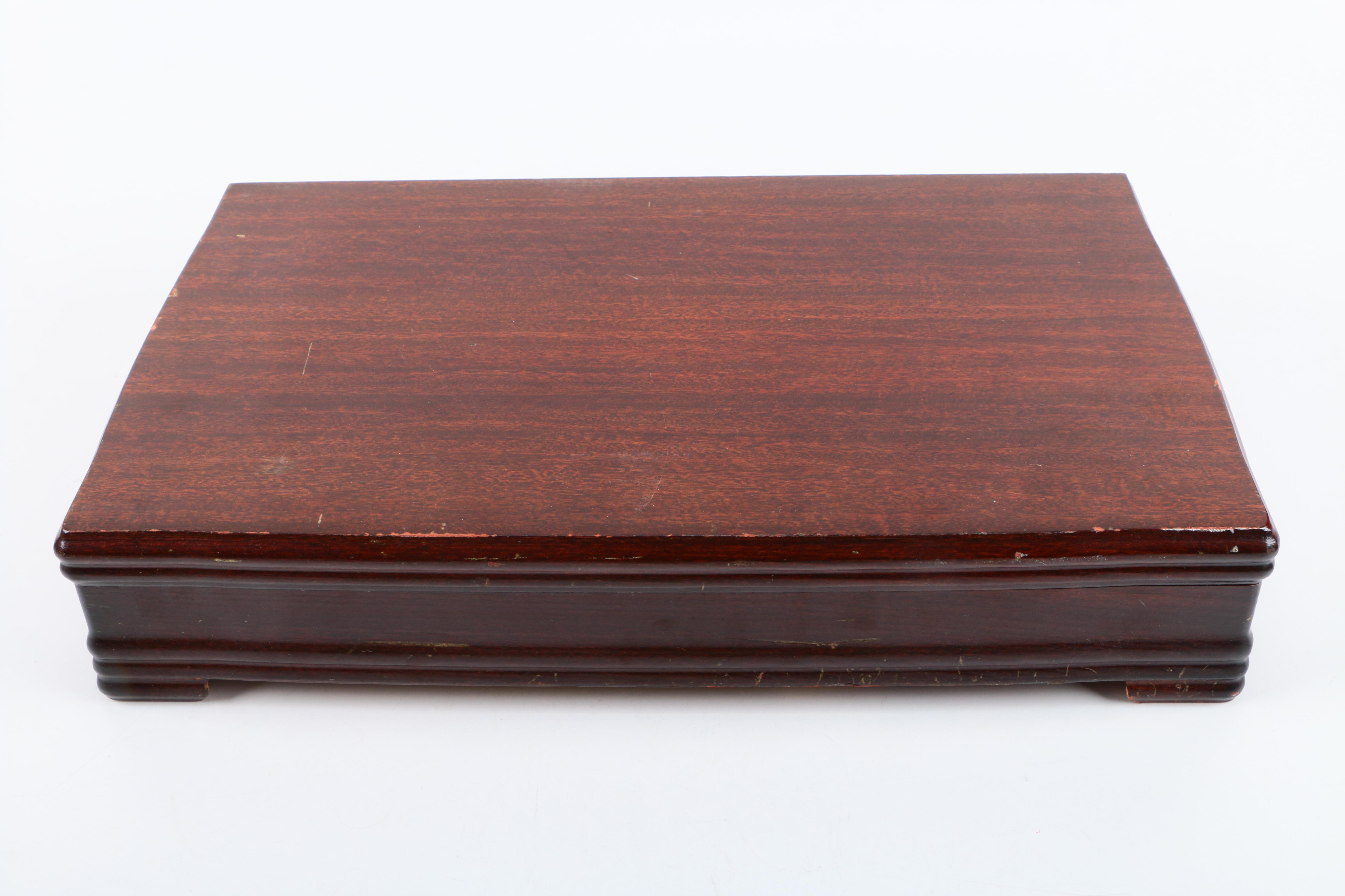 1847 Rogers Bros. "Daffodil" Silver Plate Flatware Set