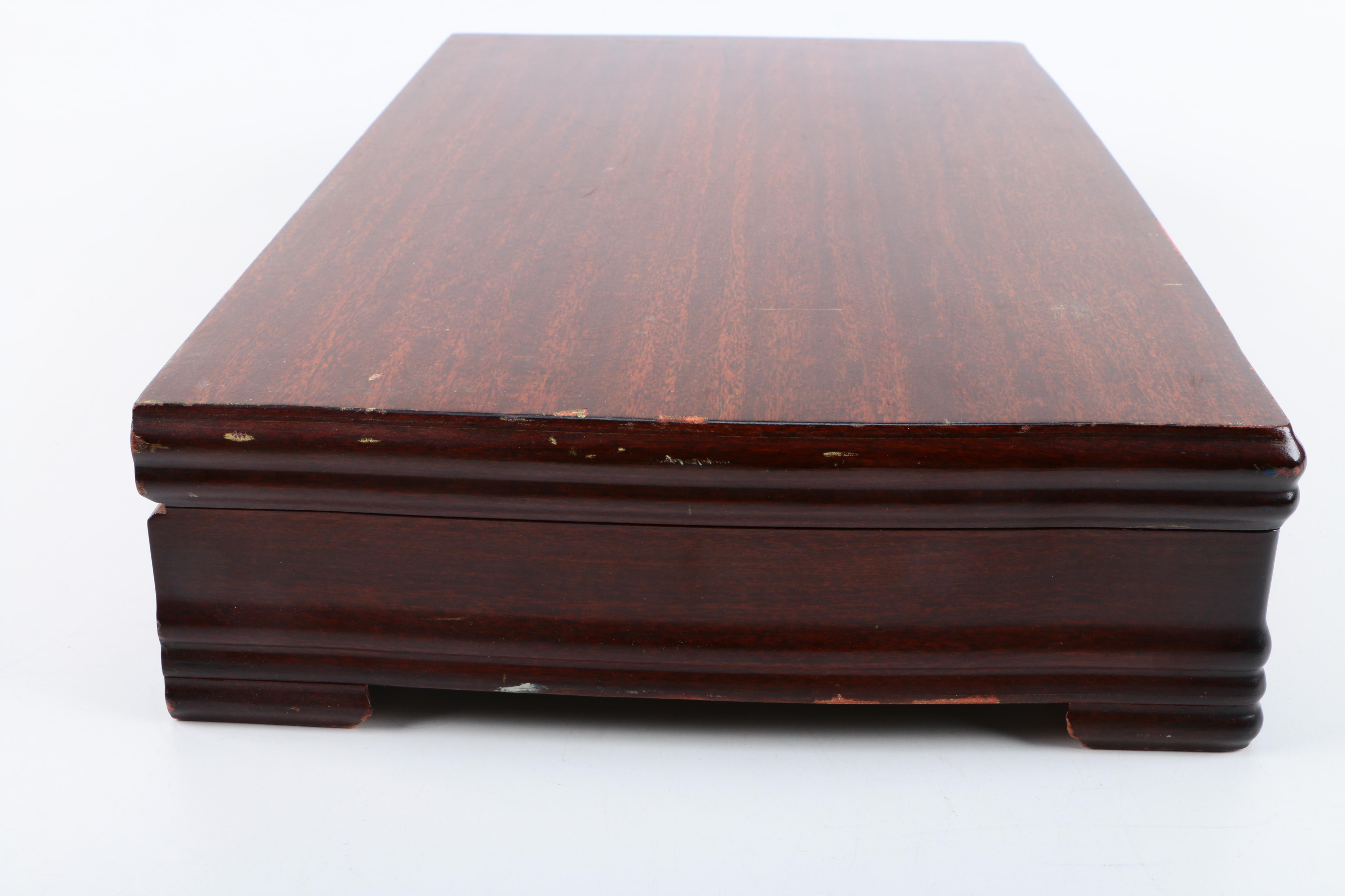 1847 Rogers Bros. "Daffodil" Silver Plate Flatware Set