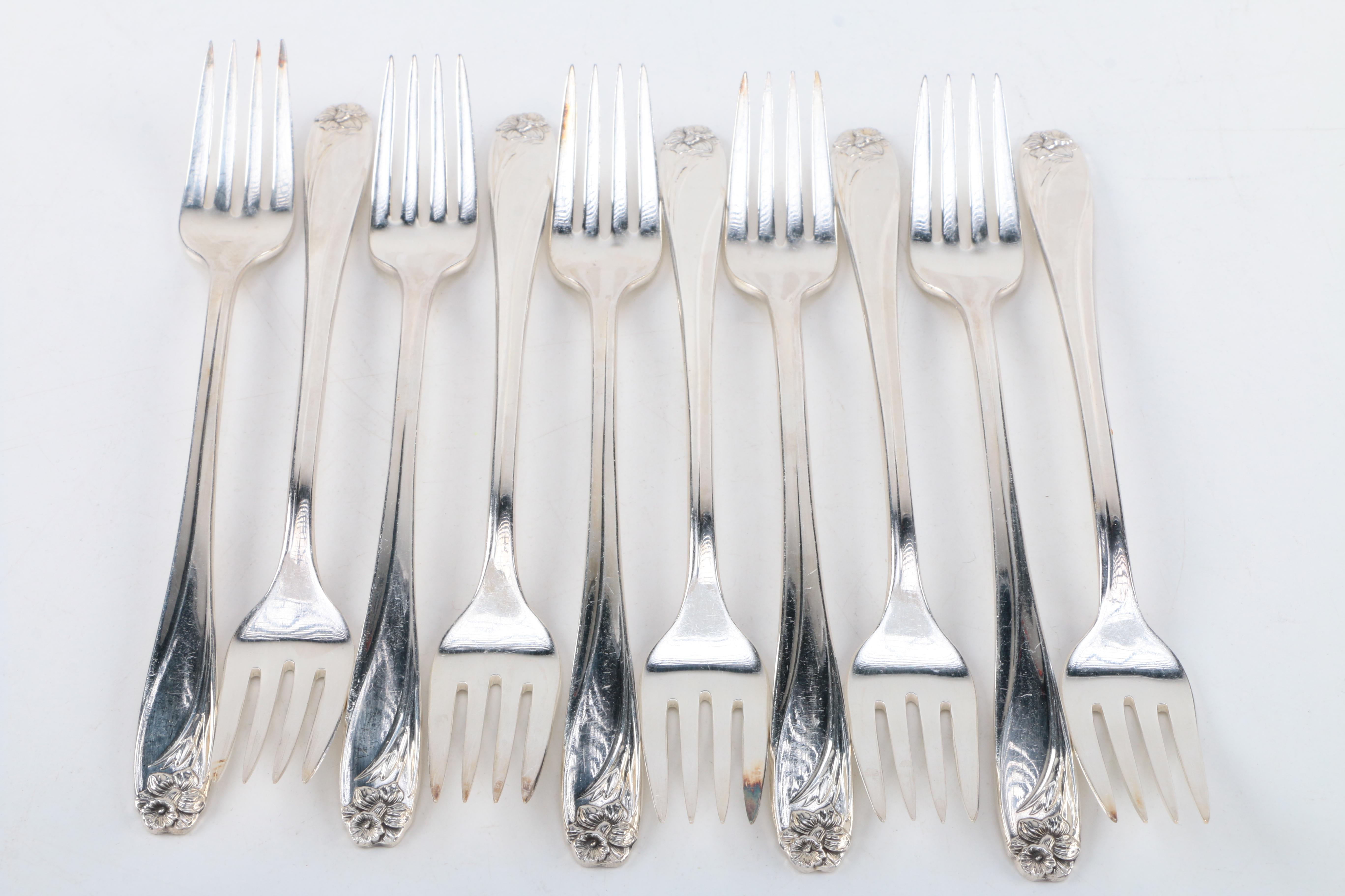 1847 Rogers Bros. "Daffodil" Silver Plate Flatware Set