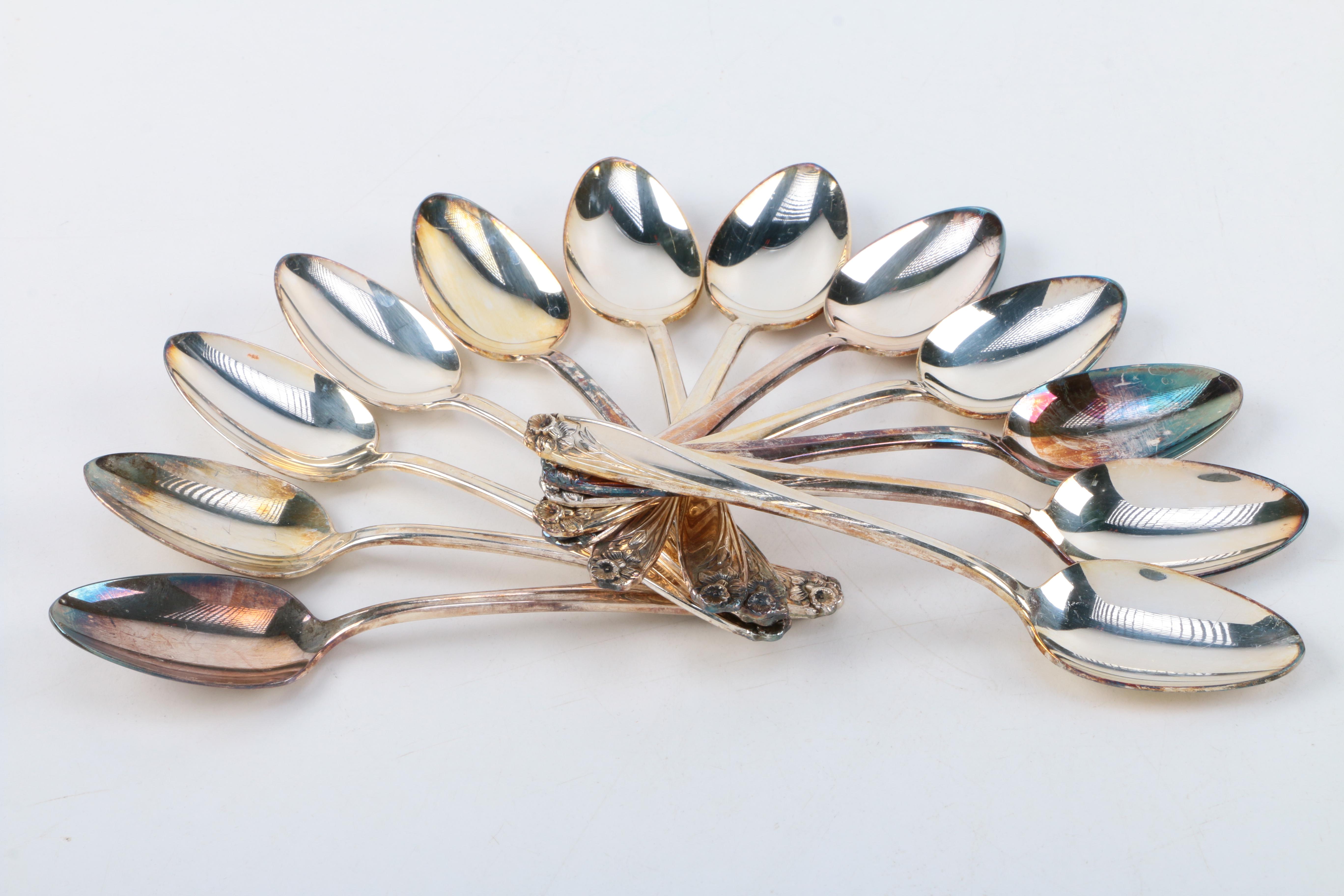 1847 Rogers Bros. "Daffodil" Silver Plate Flatware Set