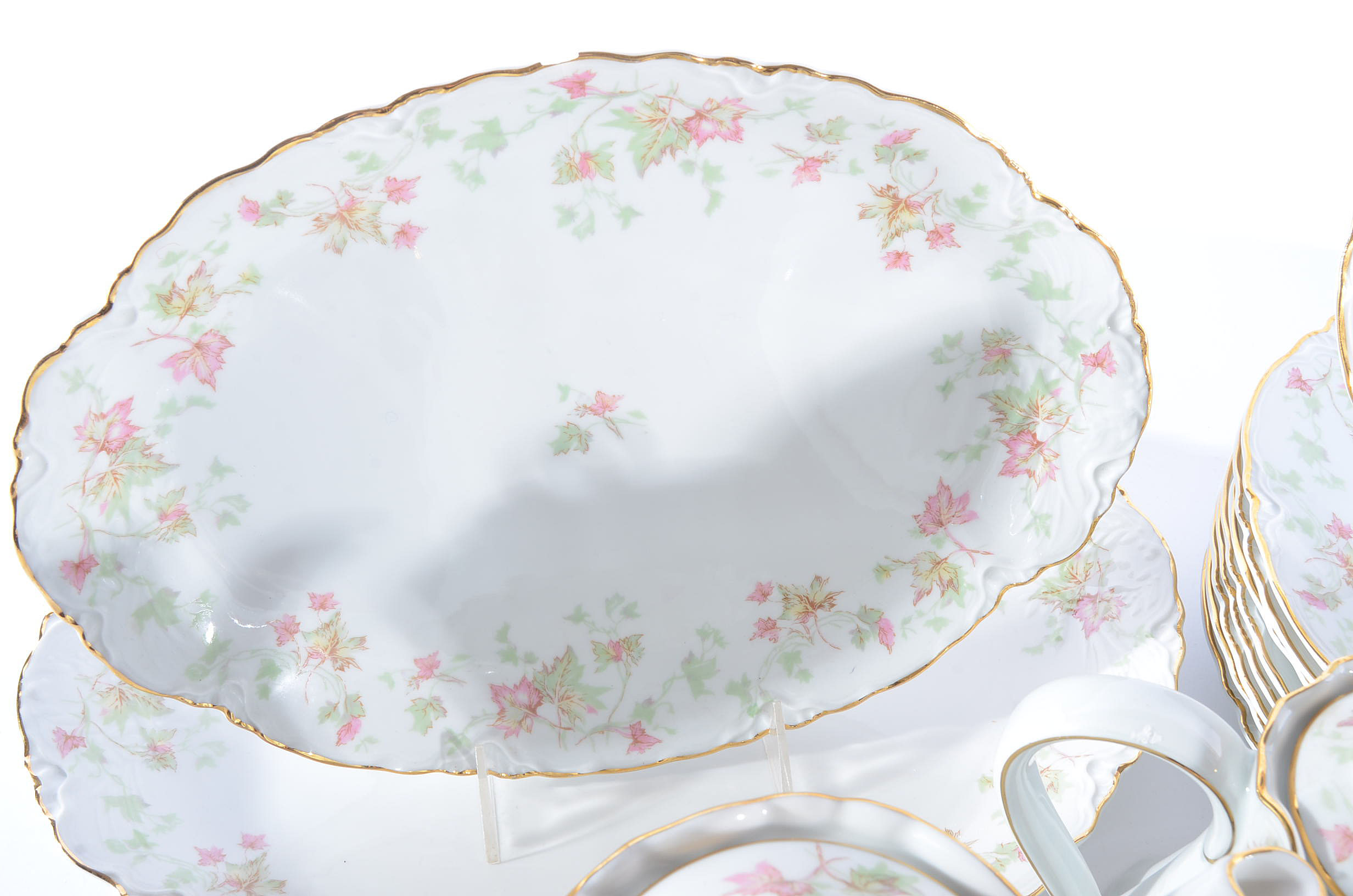 Hutschenreuther Selb Bavaria "Maple Leaf" China Service For Eight