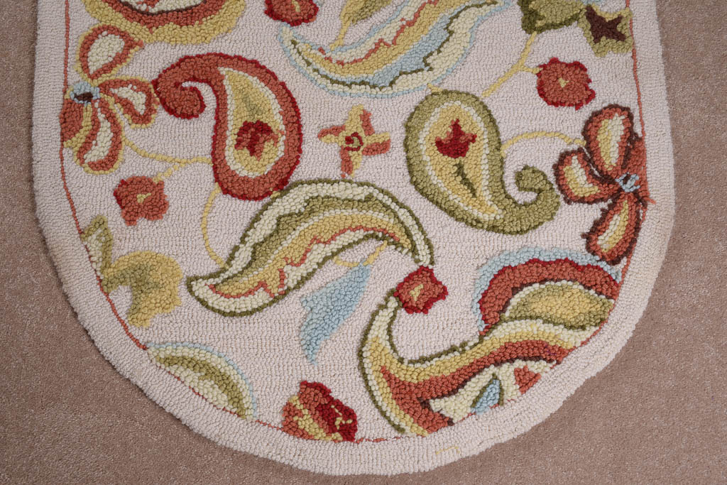 Bright Hooked Paisley Cotton Accent Rug