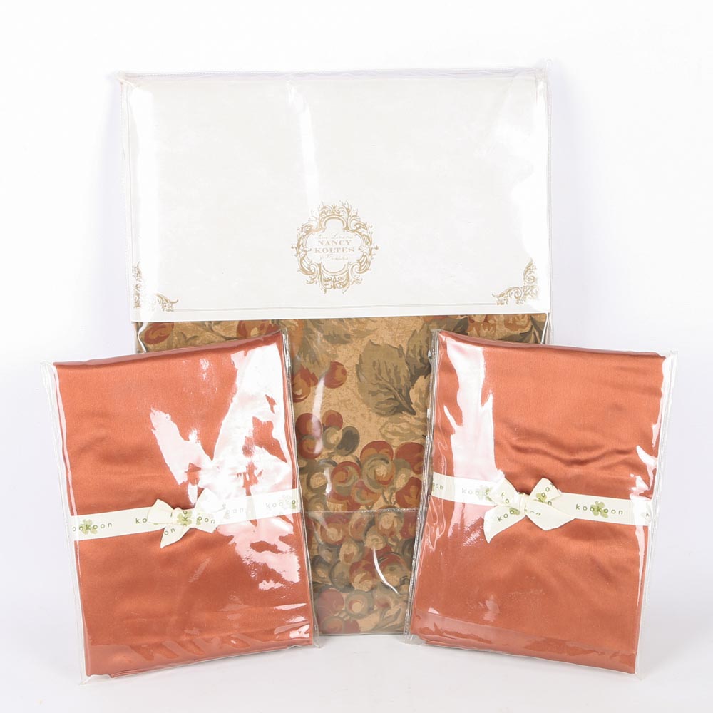 Nancy Koltes Athena Full / Queen Flat Sheet and Kookoon Silk Pillowcases