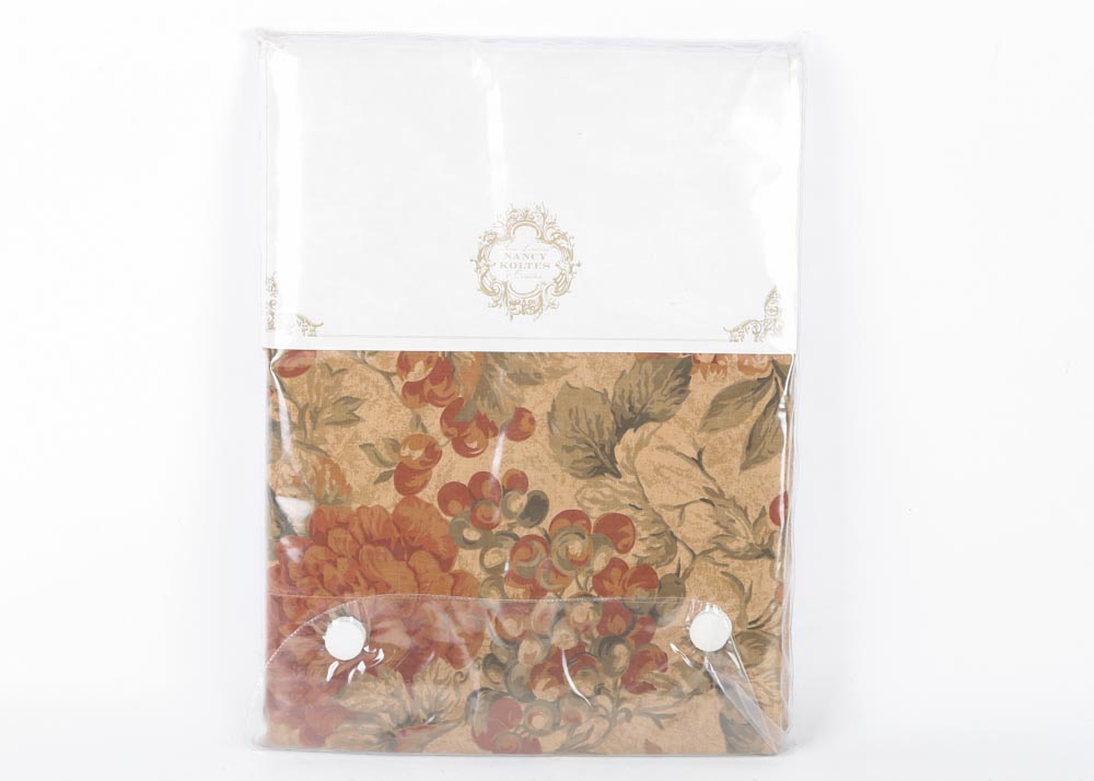 Nancy Koltes Athena Full / Queen Flat Sheet and Kookoon Silk Pillowcases