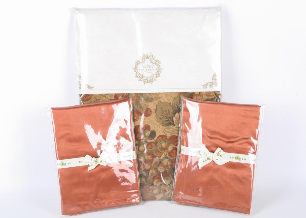 Nancy Koltes Athena Full / Queen Flat Sheet and Kookoon Silk Pillowcases