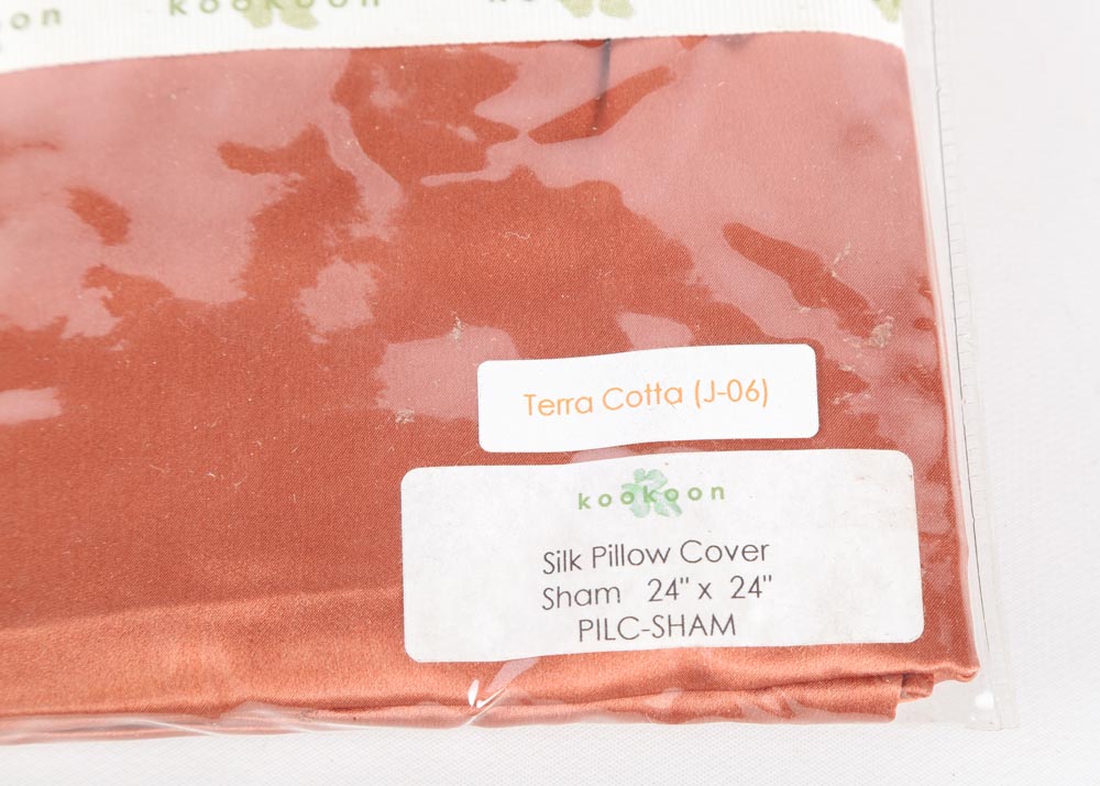 Nancy Koltes Athena Full / Queen Flat Sheet and Kookoon Silk Pillowcases