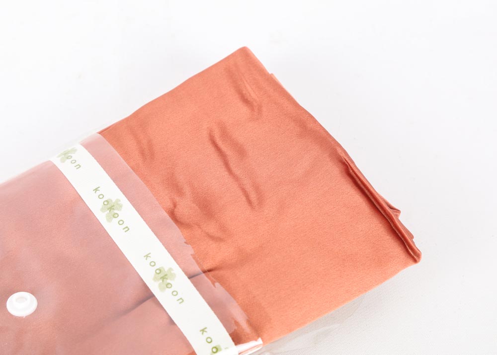 Nancy Koltes Athena Full / Queen Flat Sheet and Kookoon Silk Pillowcases