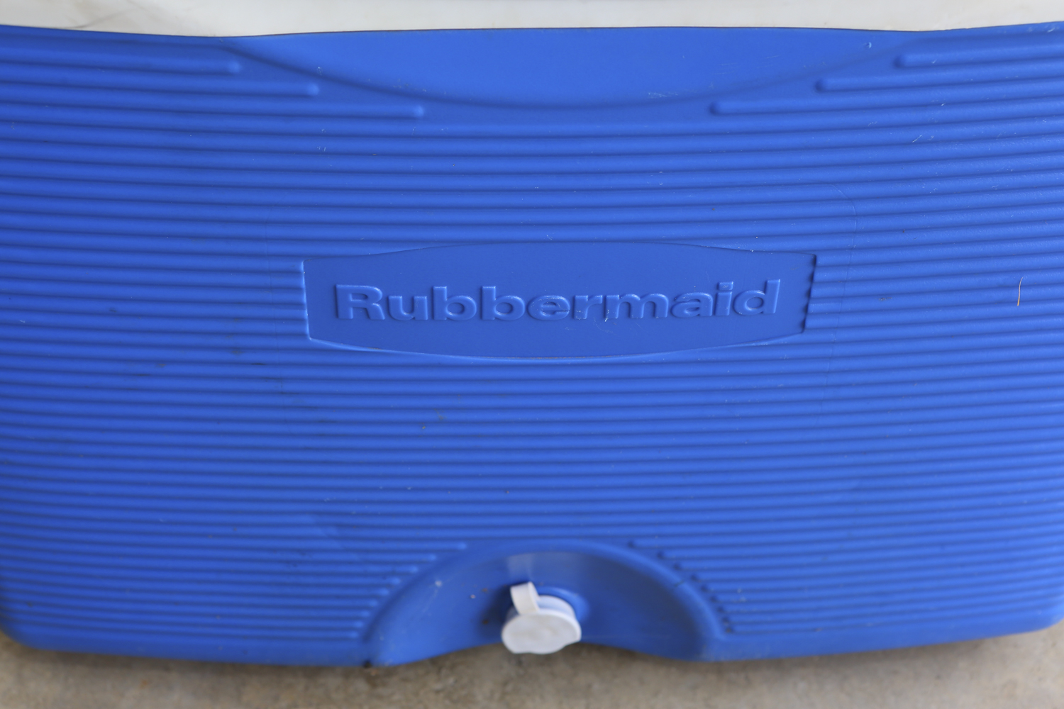 Rubbermaid Drink Cooler