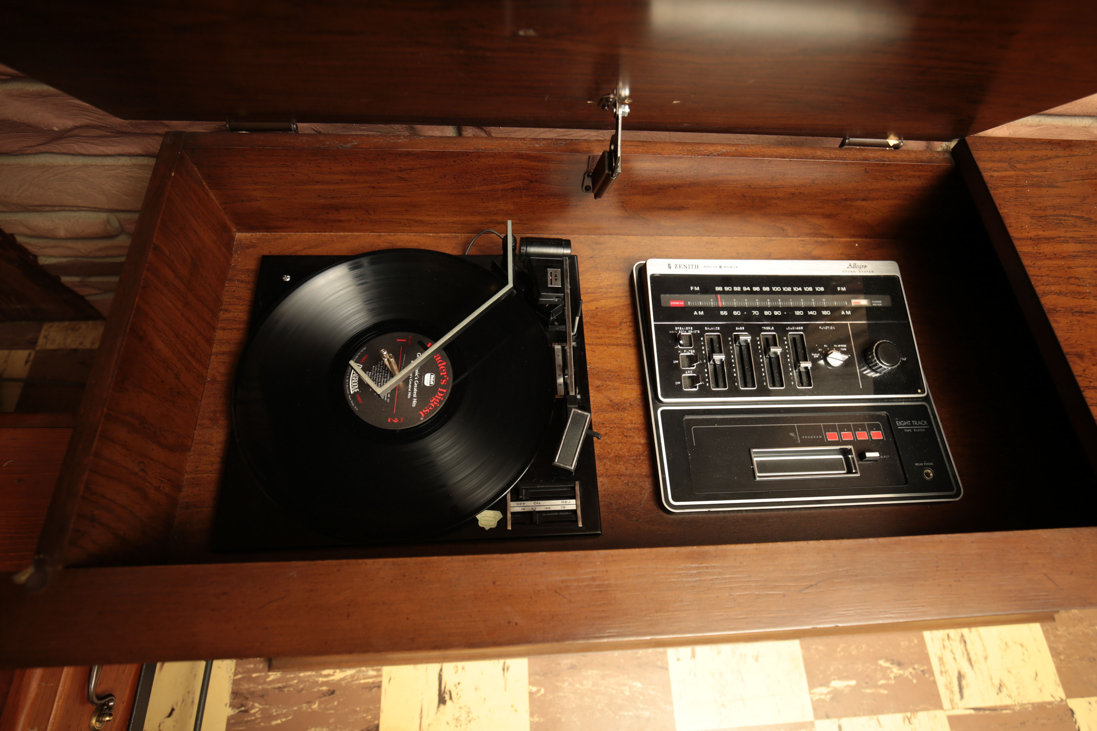 1970s Zenith Allegro Solid State Console Stereo