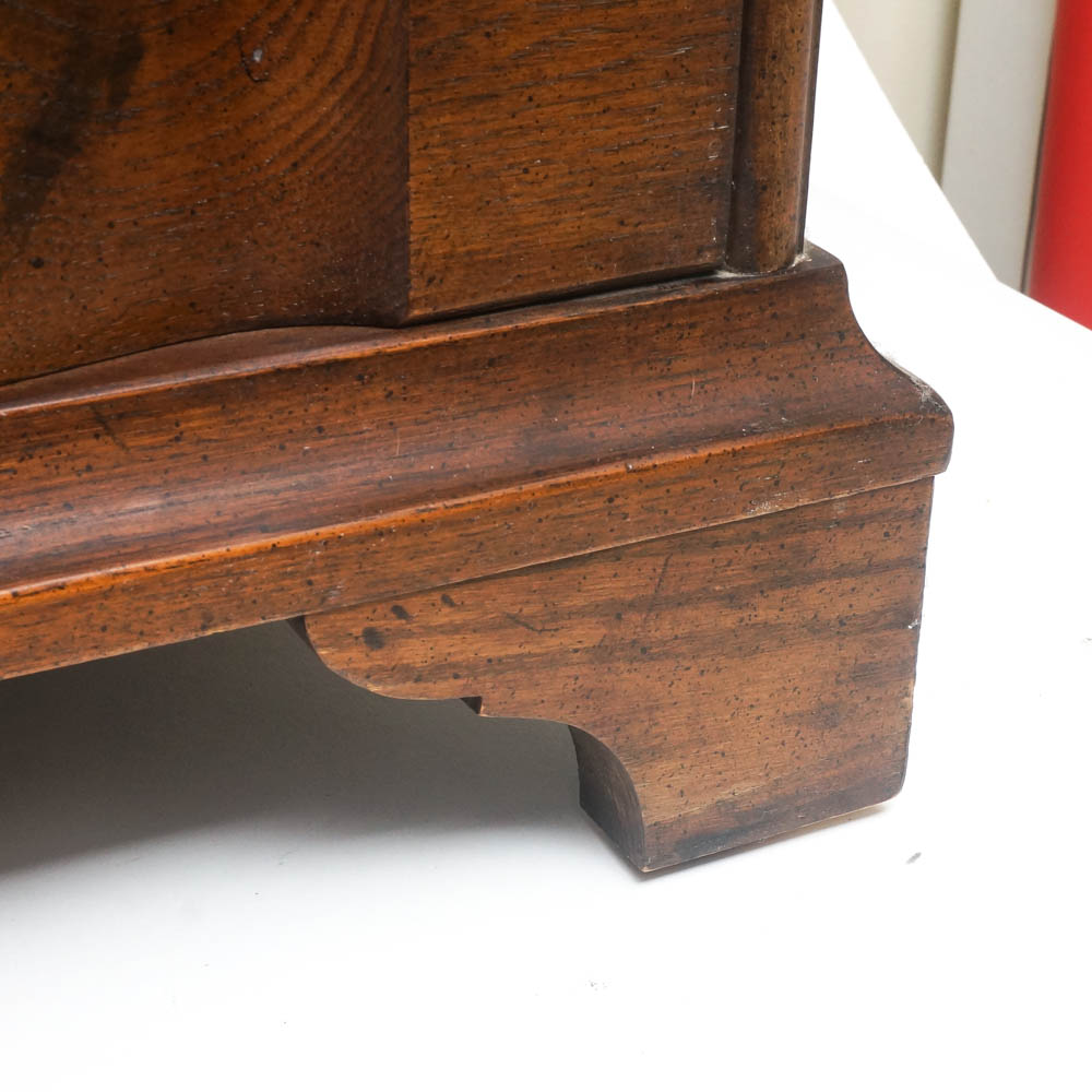 Pair of Vintage Hendredon Serpentine Nightstands
