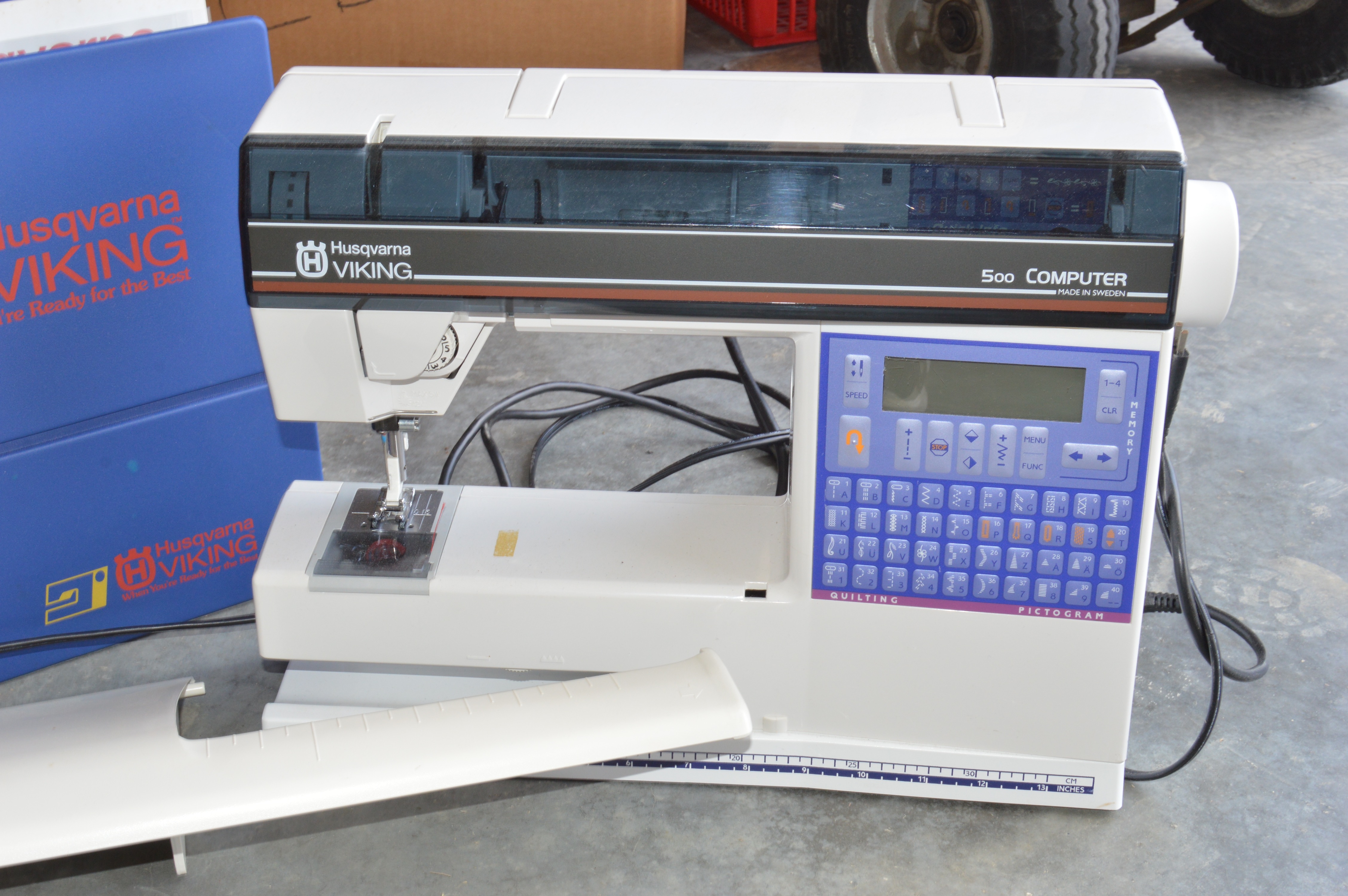 Husqvarna Viking "500 Computer" Embroidery Sewing Machine