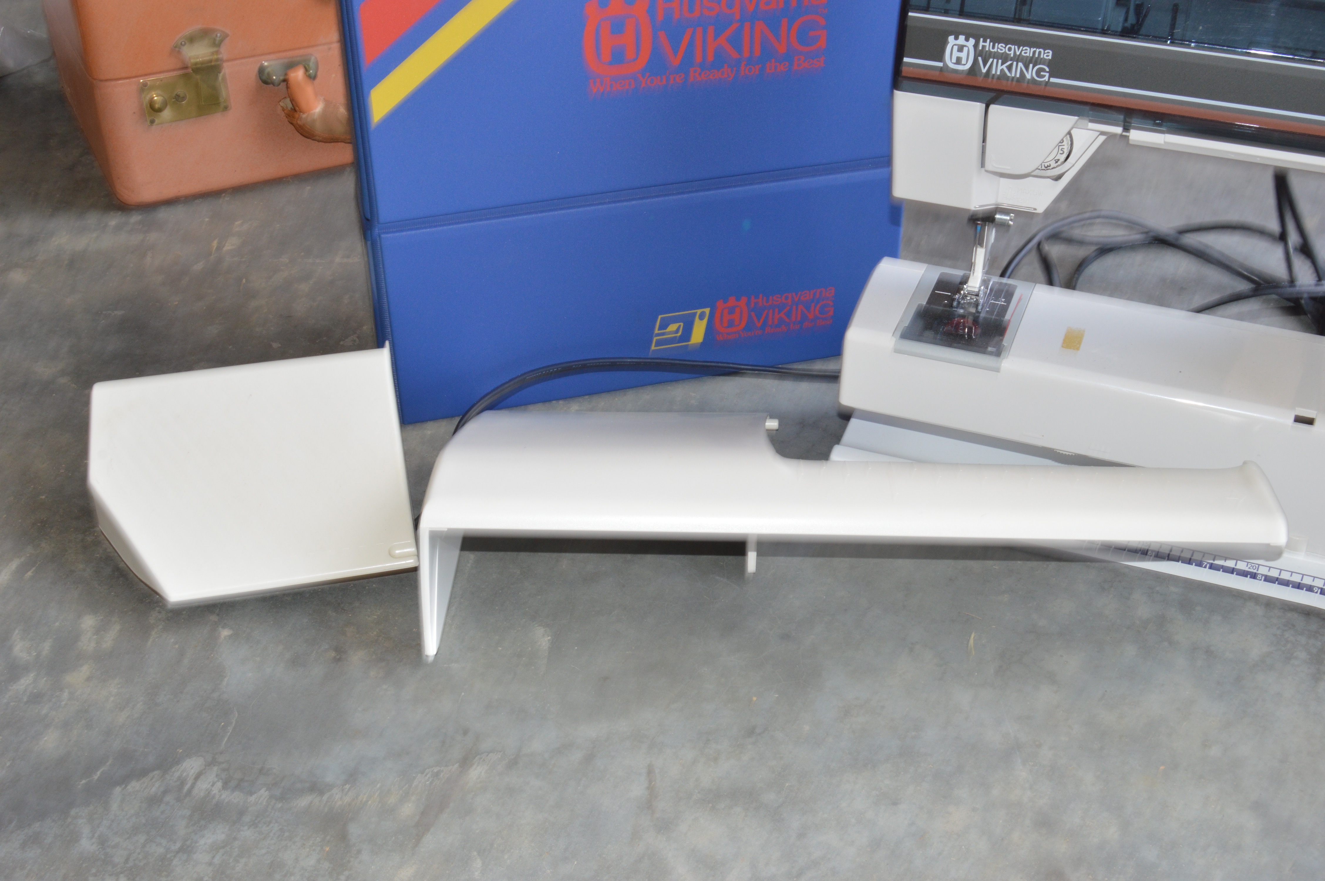 Husqvarna Viking "500 Computer" Embroidery Sewing Machine