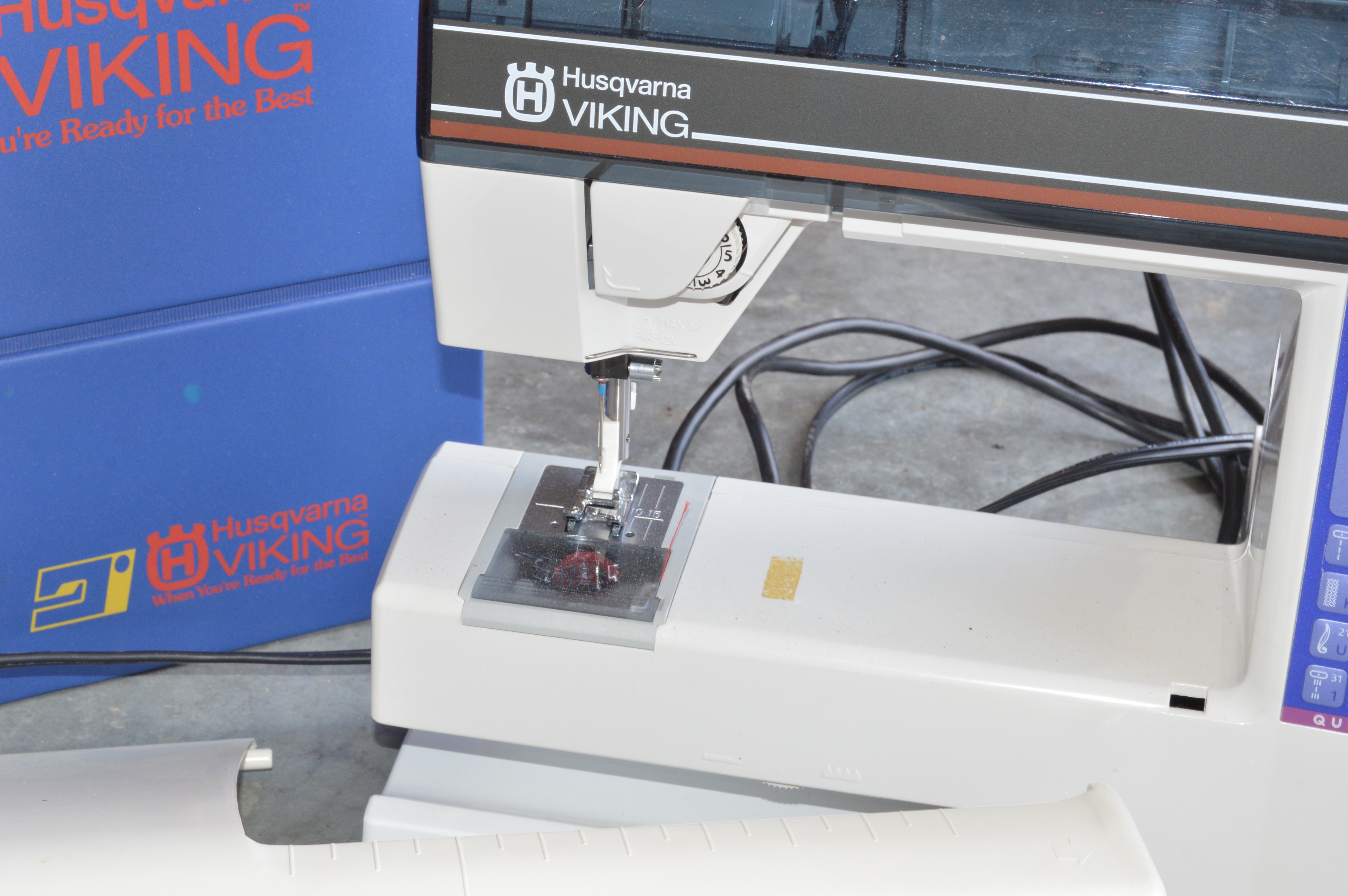 Husqvarna Viking "500 Computer" Embroidery Sewing Machine