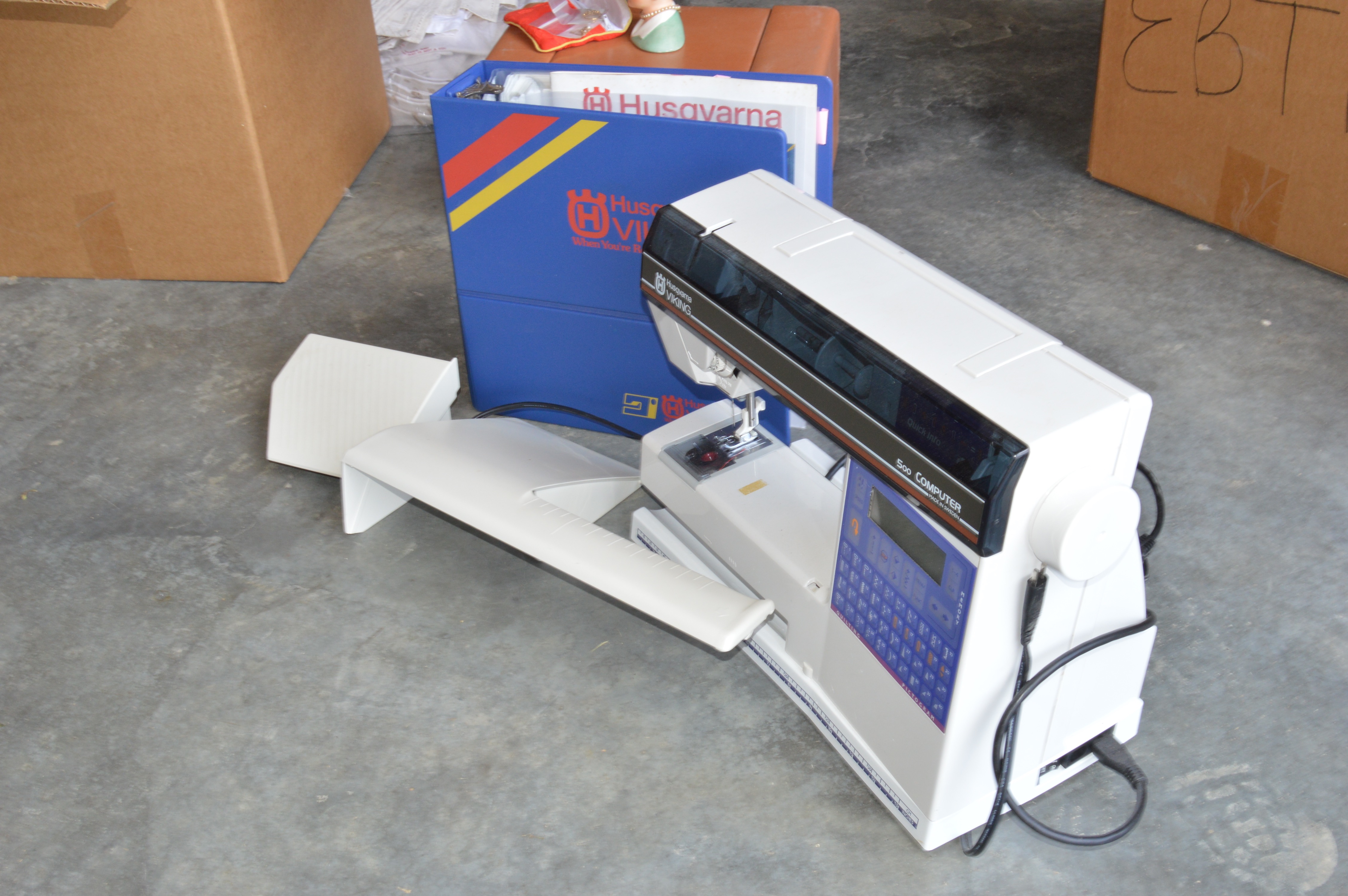 Husqvarna Viking "500 Computer" Embroidery Sewing Machine