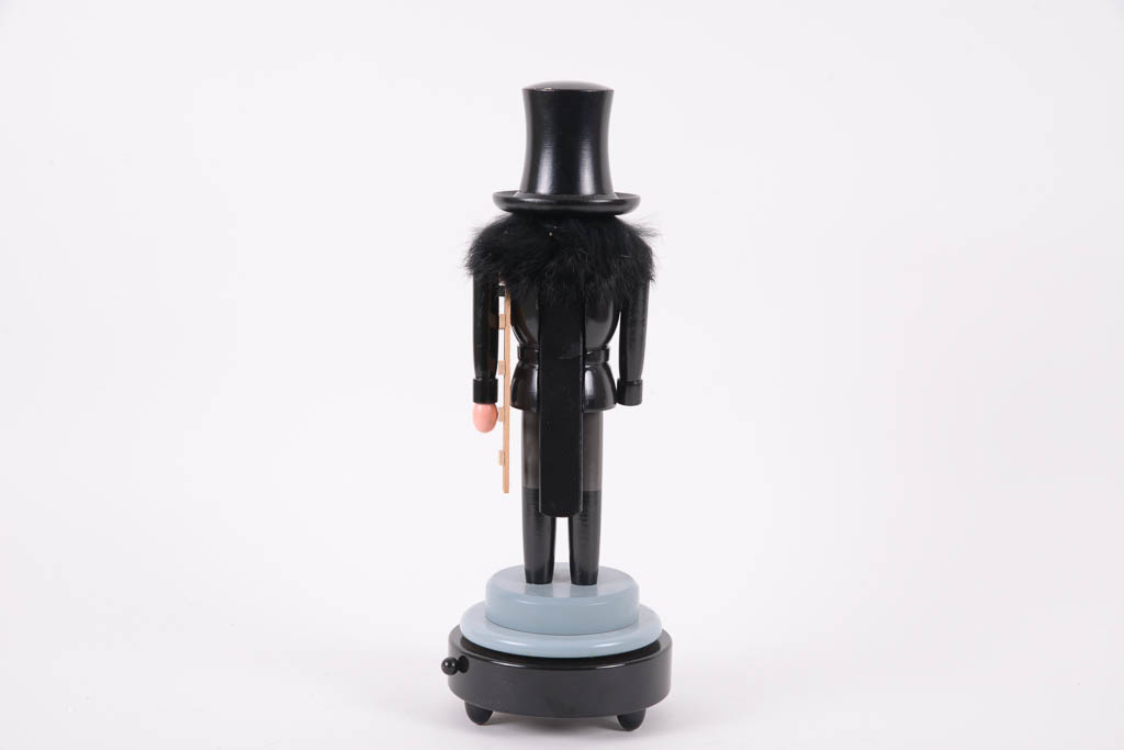 Erzgebirgische German Winding Nutcracker