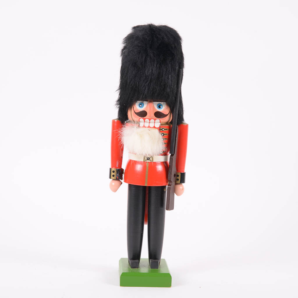 Erzgebirgische German Classic Nutcracker