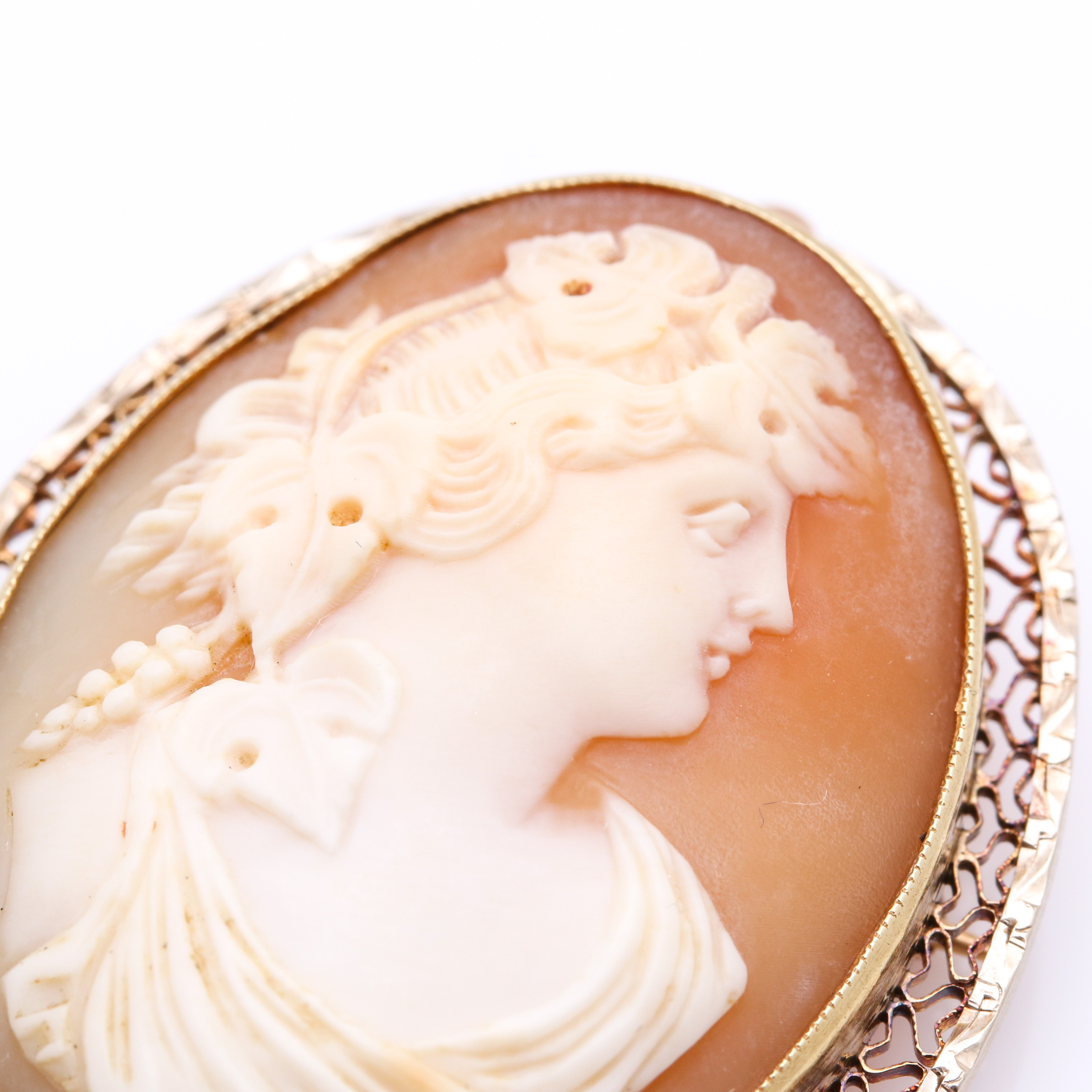 10K Yellow Gold Shell Cameo Pendant Brooch
