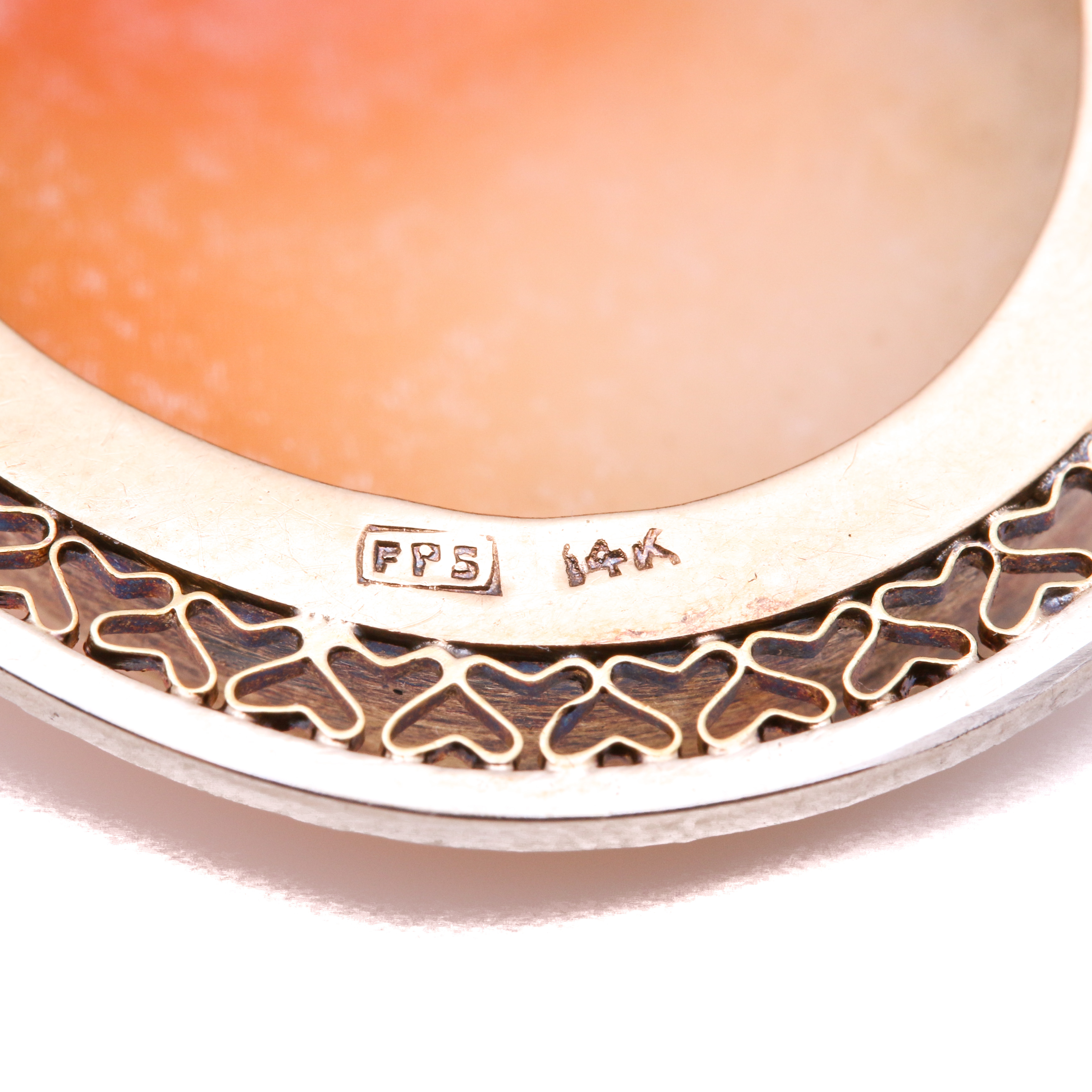 10K Yellow Gold Shell Cameo Pendant Brooch