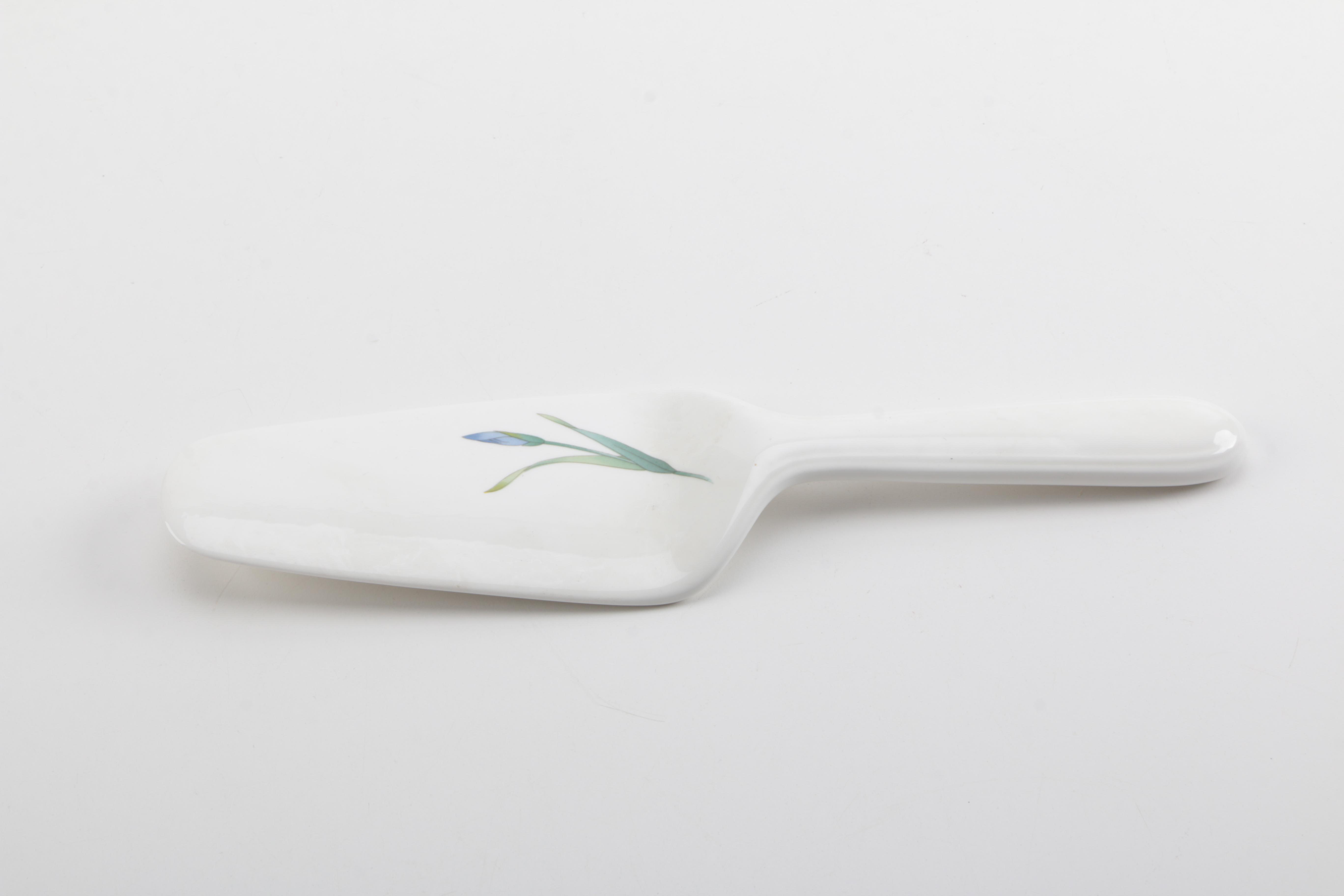 Royal Crown Derby Pie Server With Additional Serveware