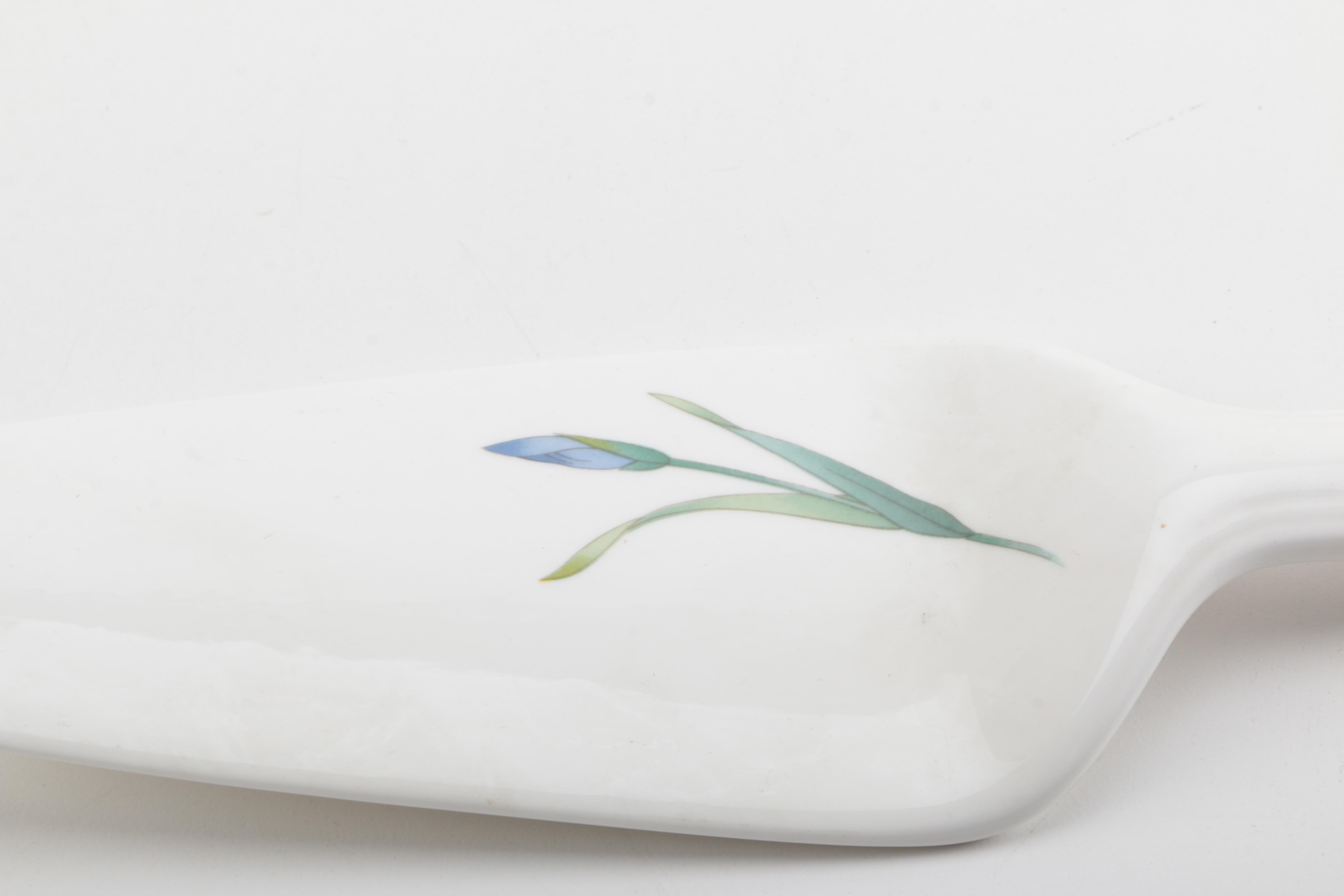 Royal Crown Derby Pie Server With Additional Serveware