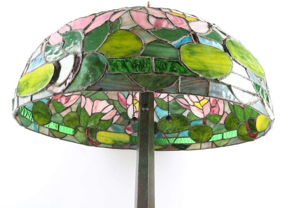 Vintage Tiffany Style Water Lily Leaded Glass Lamp