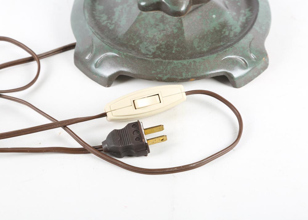 Vintage Tiffany Style Water Lily Leaded Glass Lamp