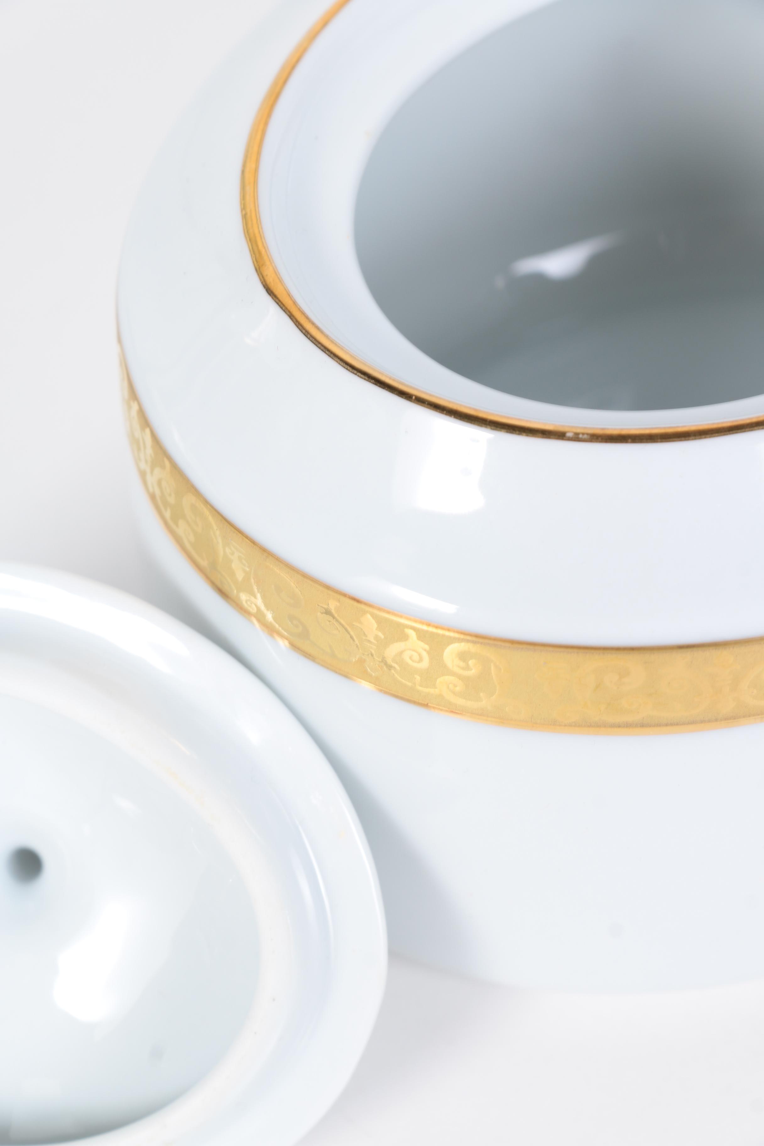 Royal Gallery China Set Featuring "Gold Buffet" Pattern