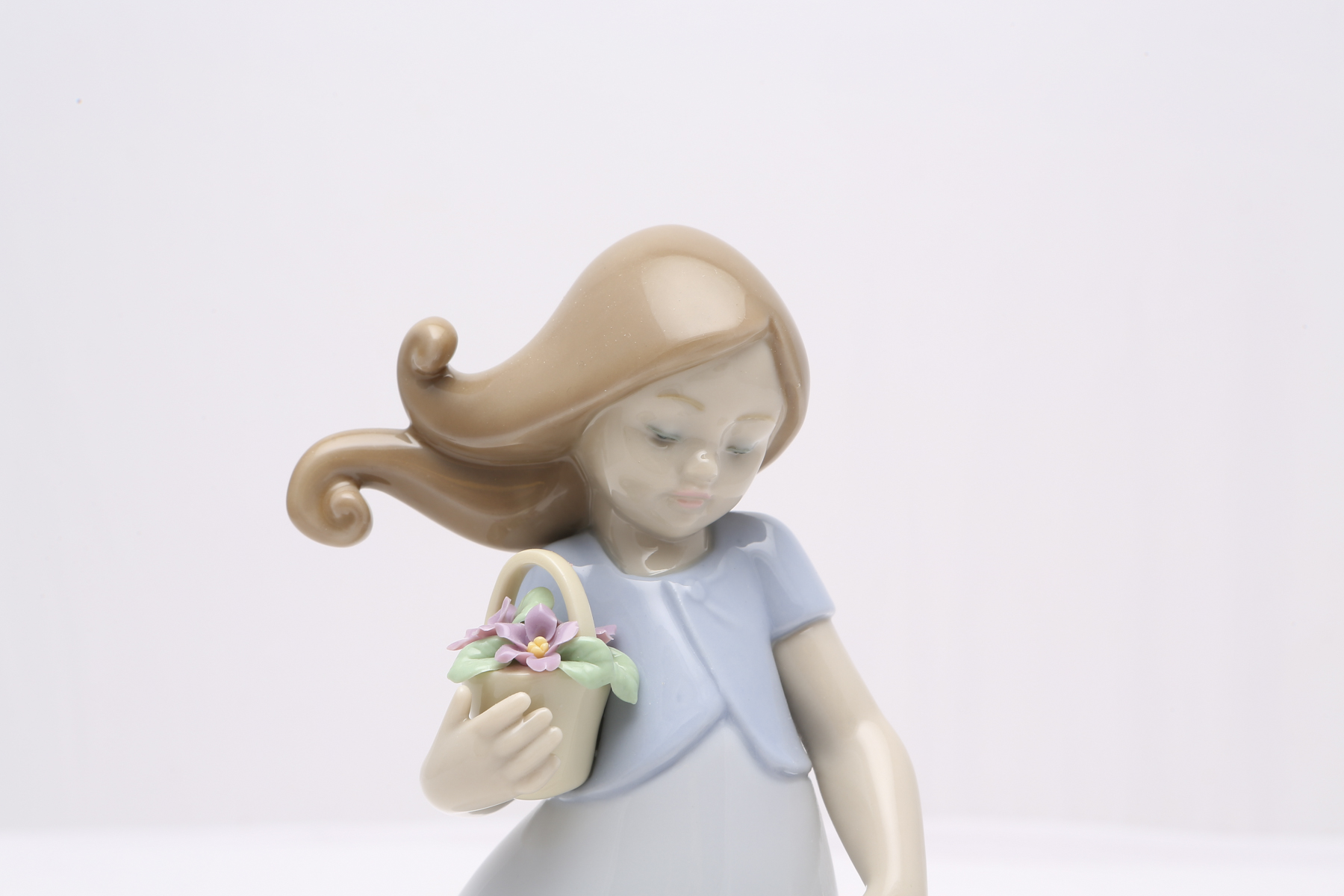 Lladró "Little Violet" Figurine #8043