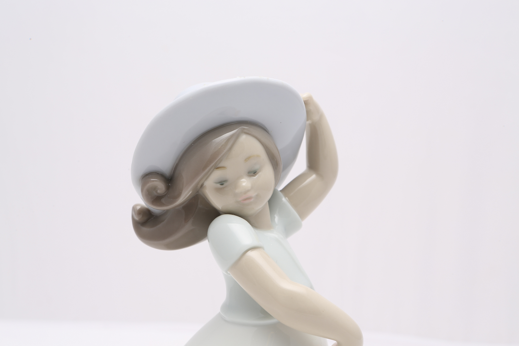 Lladró "Little Daisy" Figurine #8041