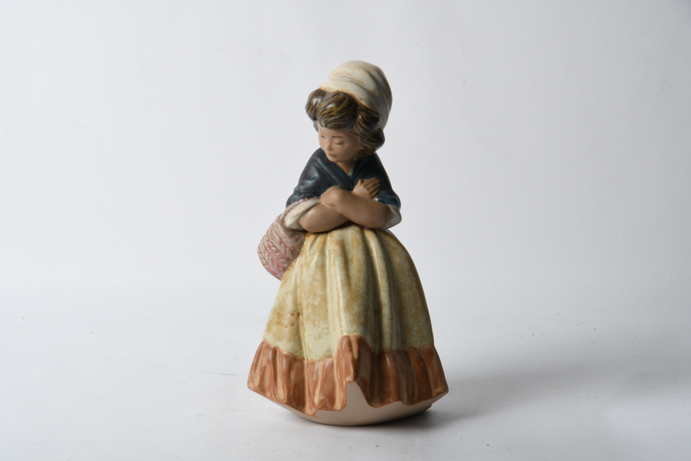 Lladró "Girl with Crossed Arms" Figurine