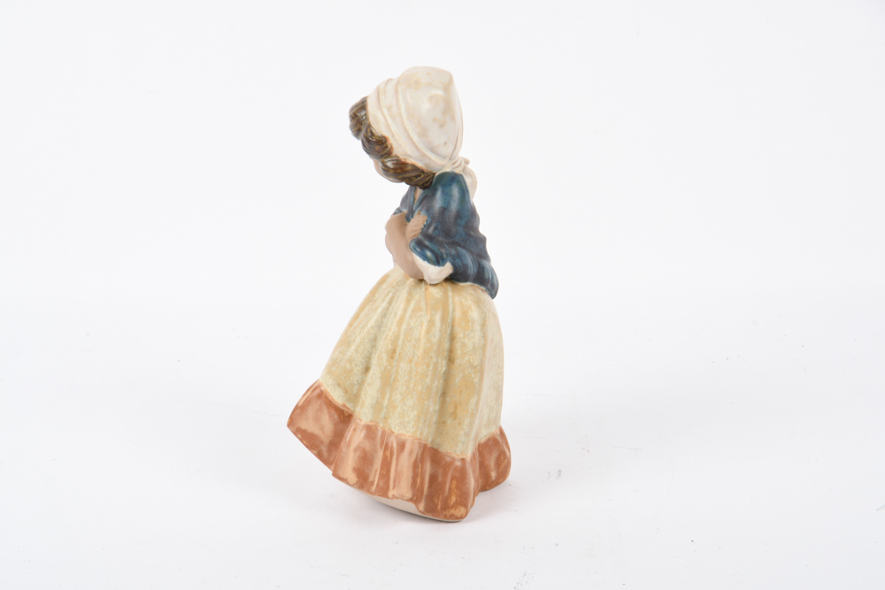 Lladró "Girl with Crossed Arms" Figurine