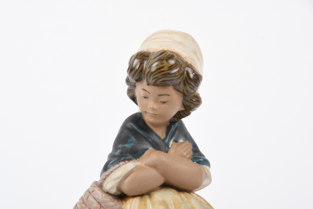 Lladró "Girl with Crossed Arms" Figurine
