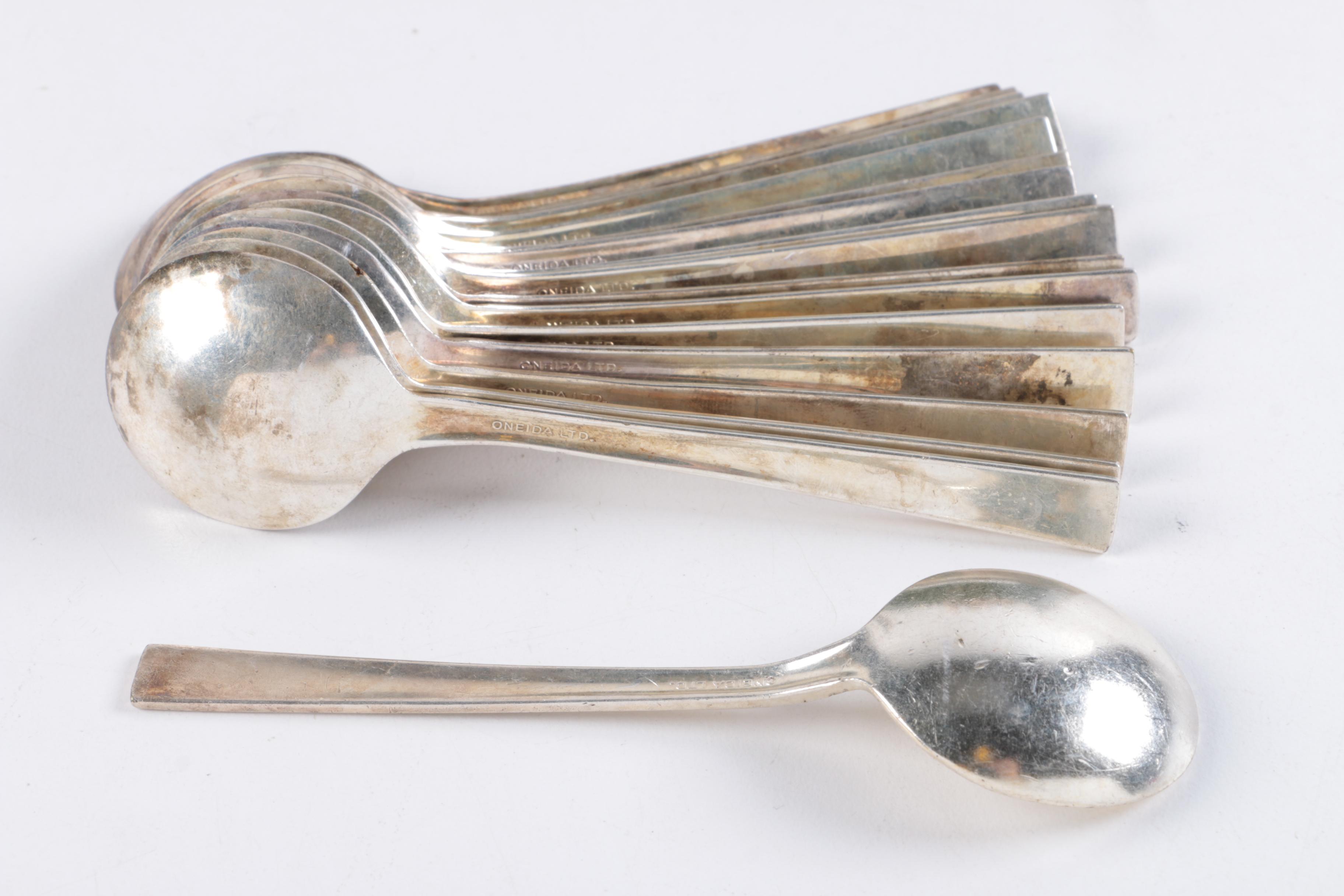 Oneida Stainless Steel Flatware Set