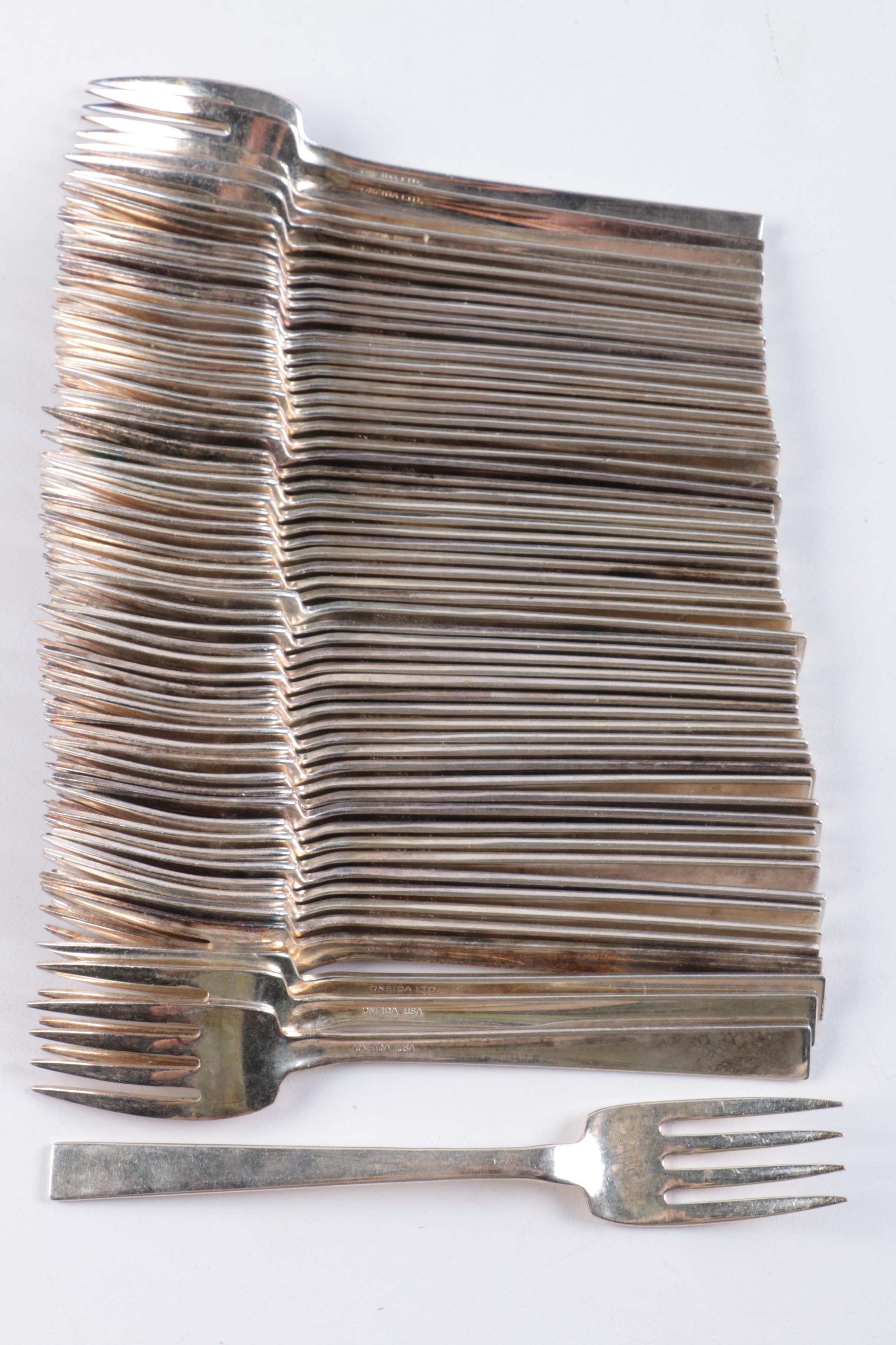 Oneida Stainless Steel Flatware Set