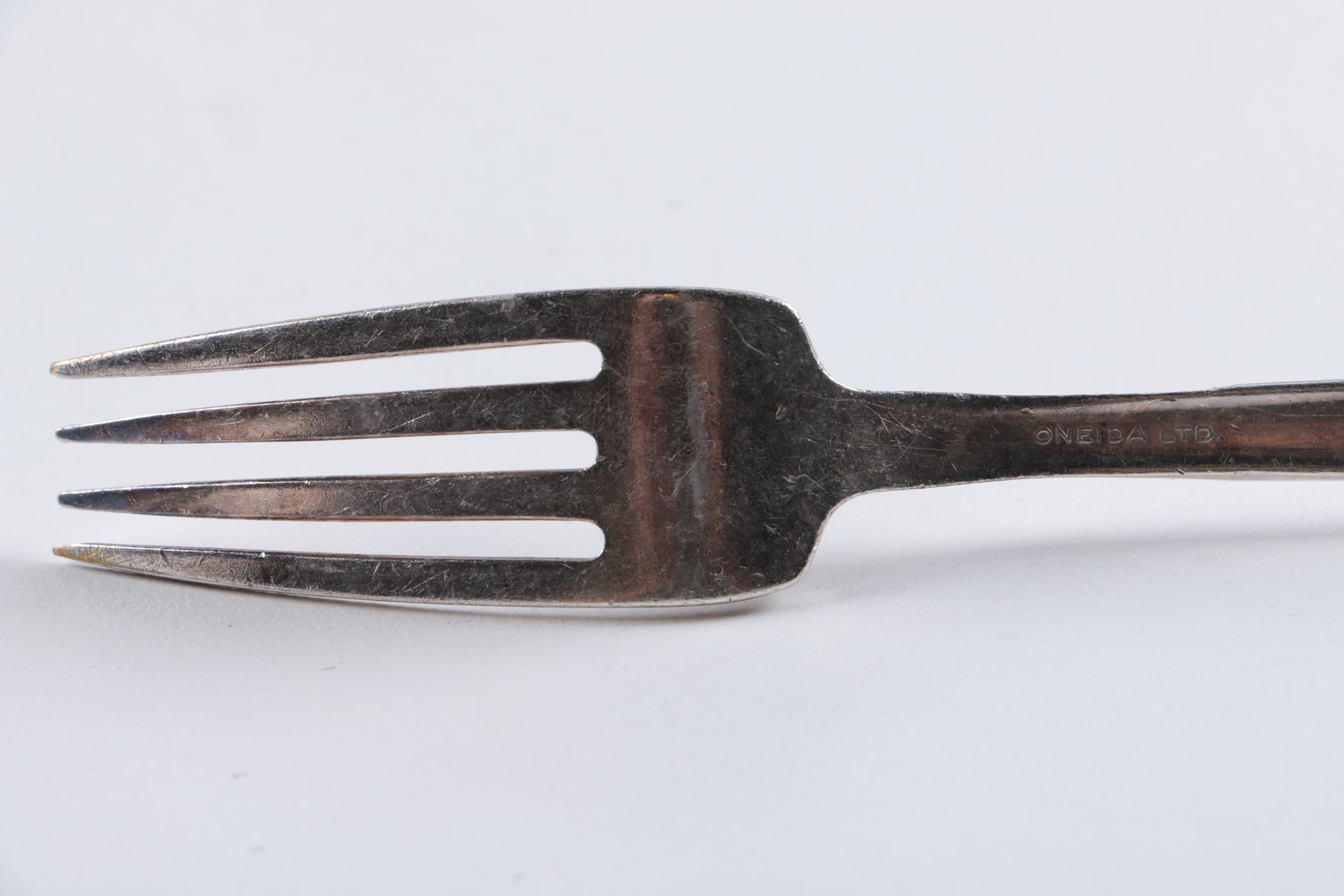 Oneida Stainless Steel Flatware Set