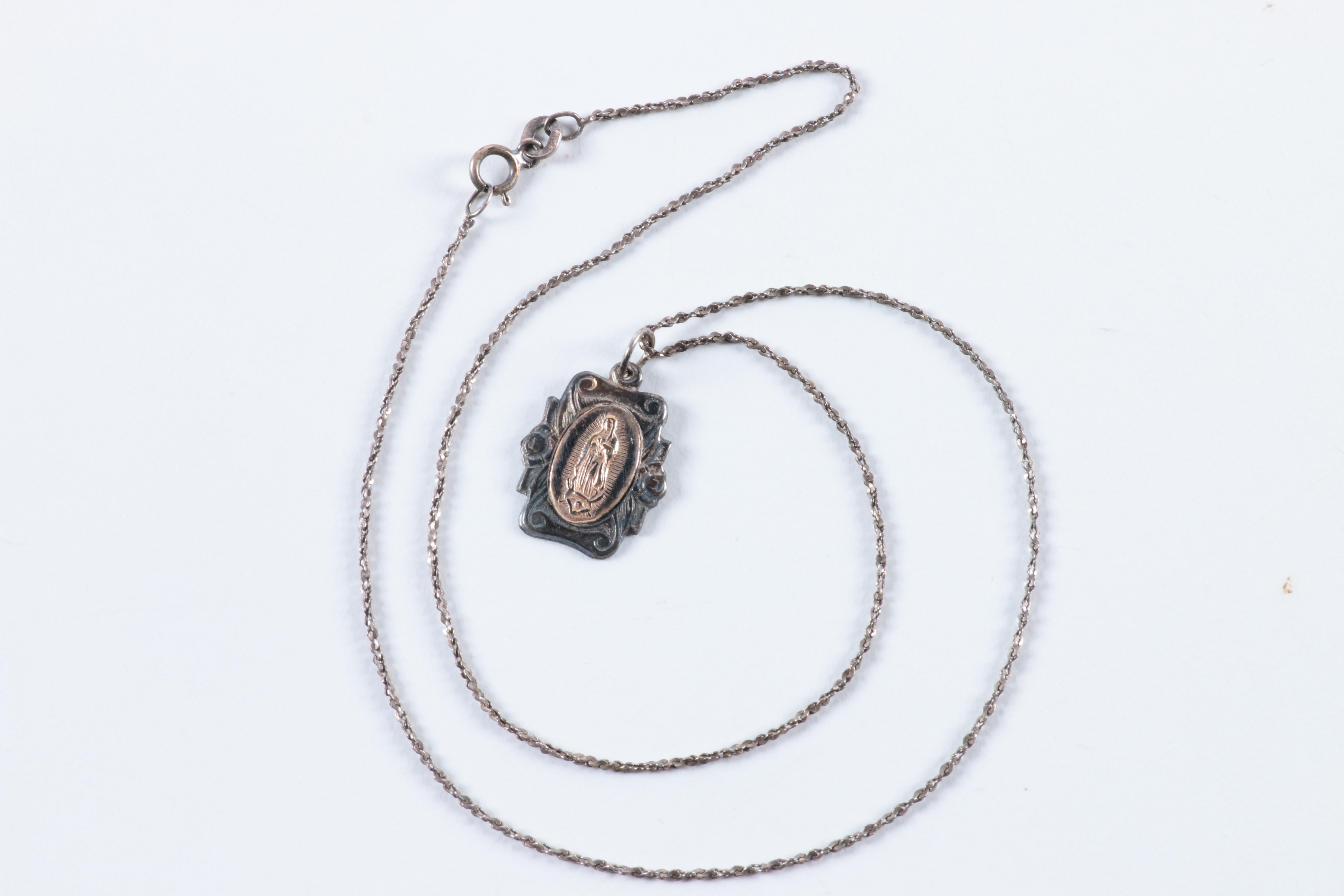 Assortment of Sterling Silver Necklaces and Chains