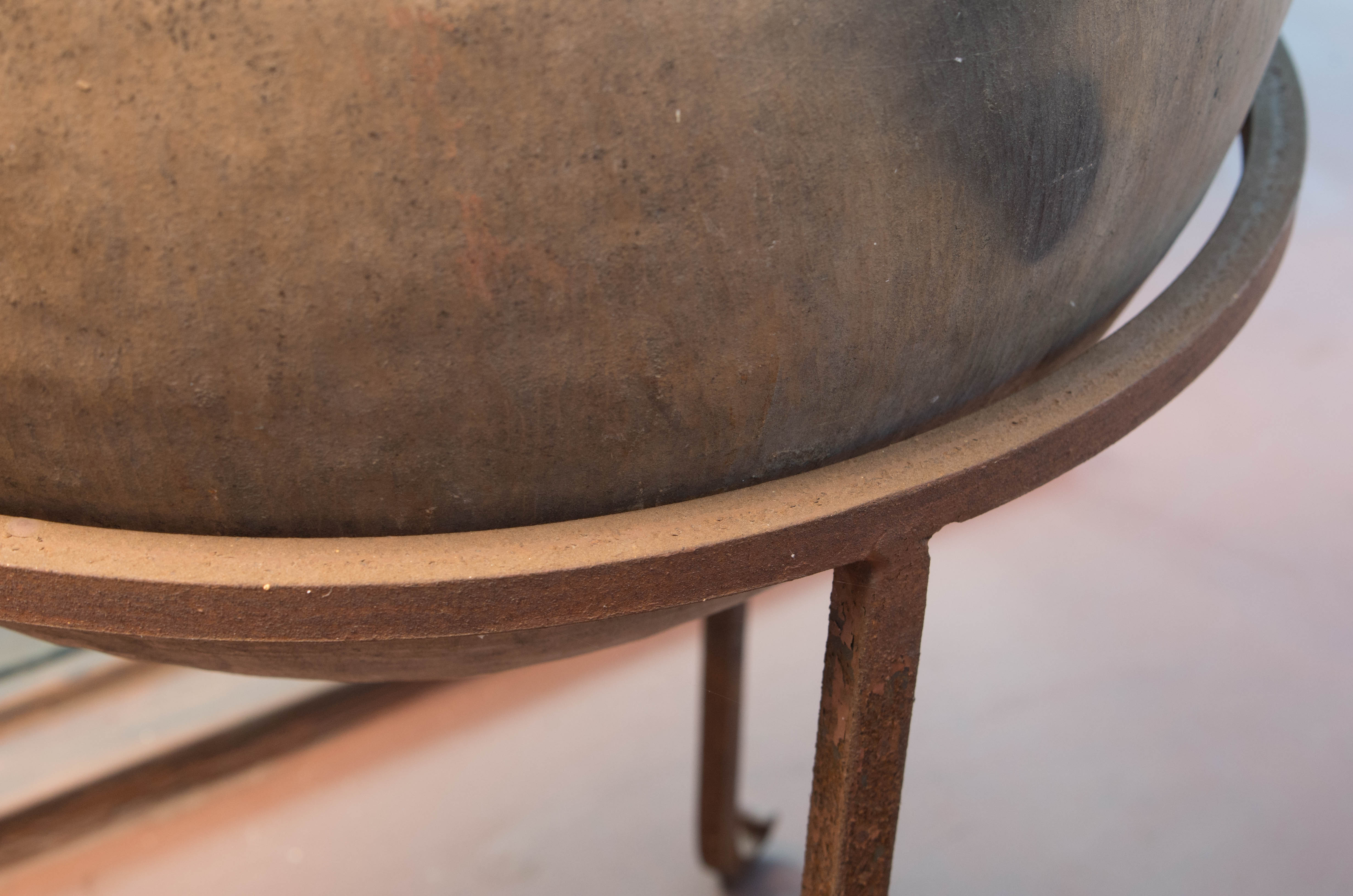 Ceramic Pot with Metal Stand