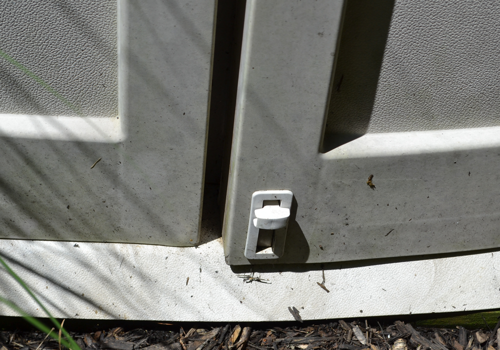 Plastic Storage Containers Featuring Rubbermaid